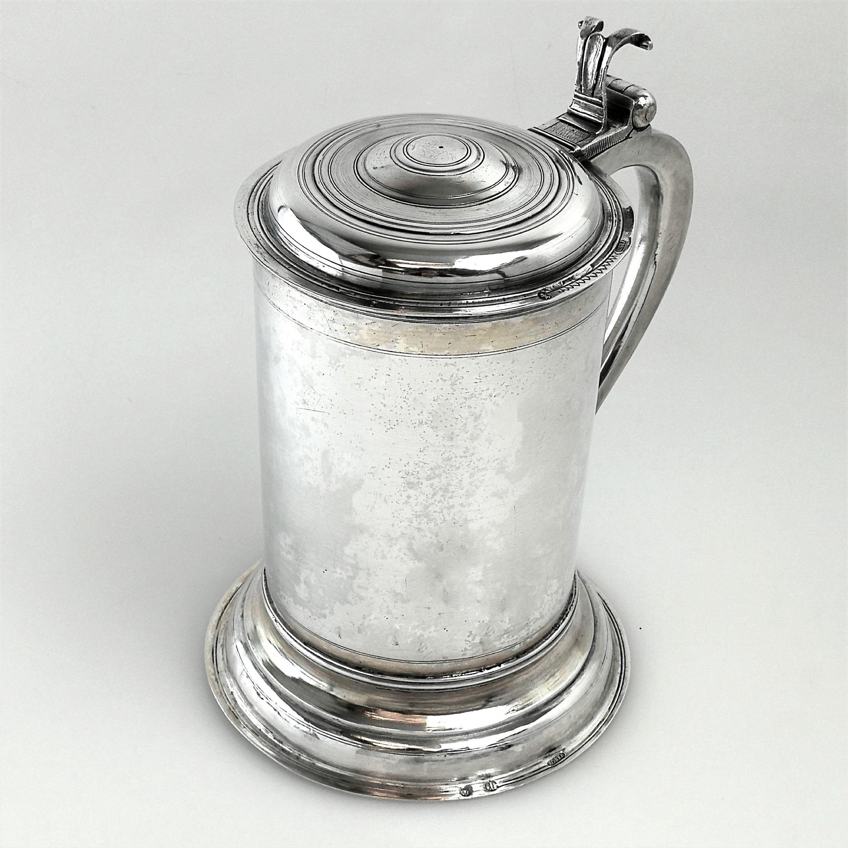 Antique German Silver Lidded Tankard / Beer Mug Berlin c 1700 early 18th century In Good Condition In London, GB