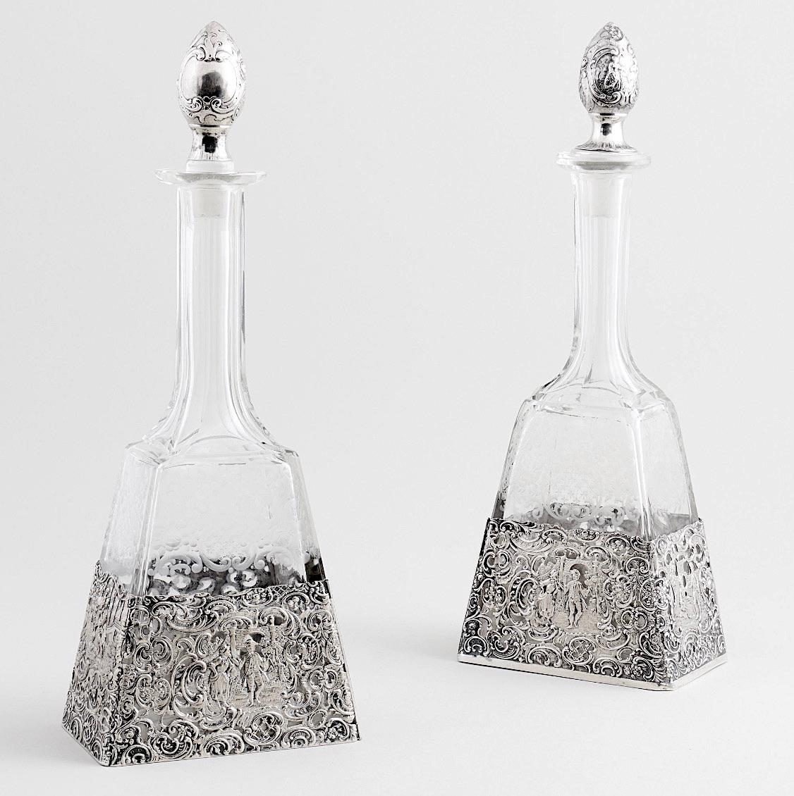 Antiguo decantador alemán de bar de plata sobredorada y cristal grabado en venta 3