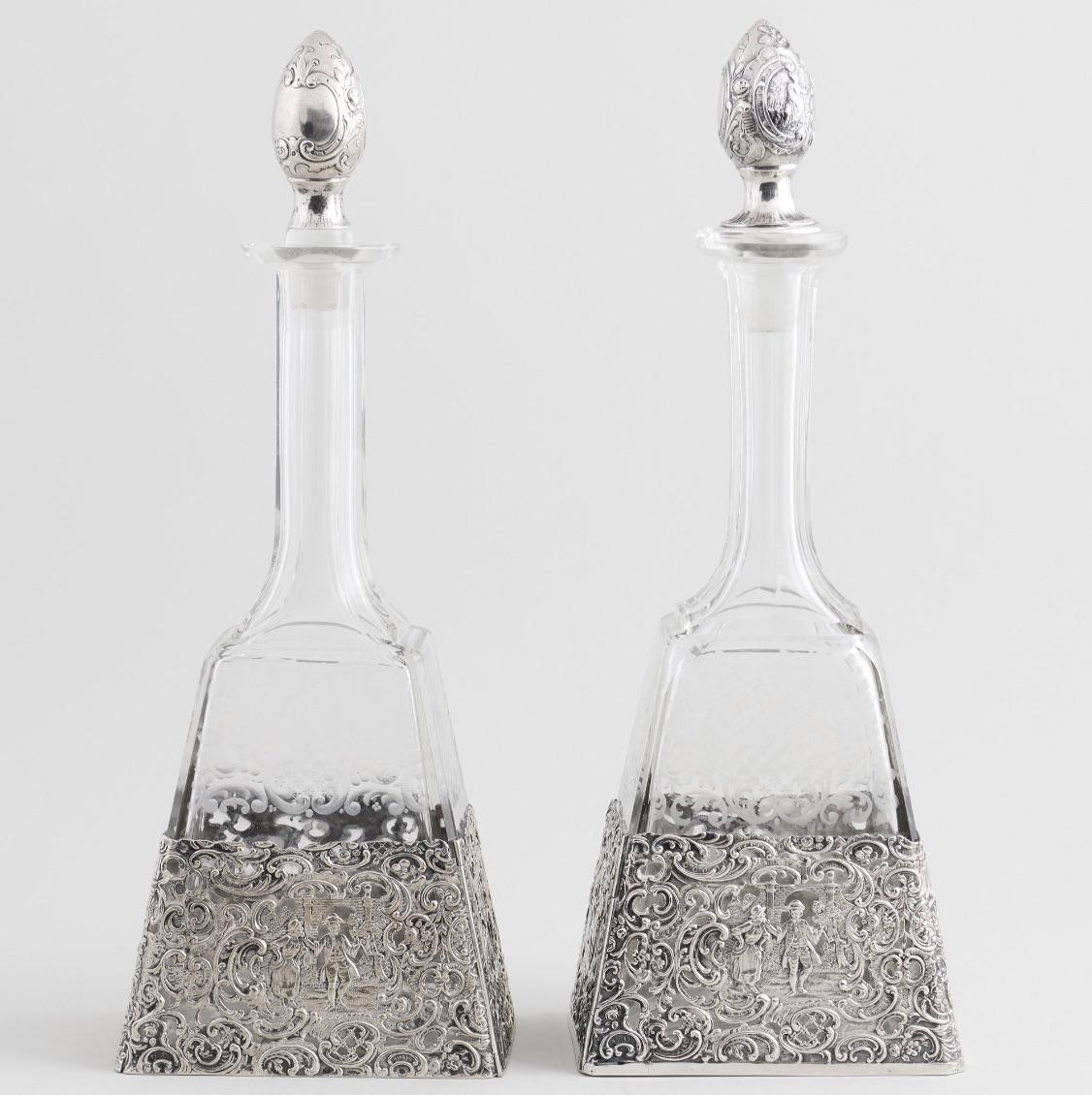 Antiguo decantador alemán de bar de plata sobredorada y cristal grabado en venta 4