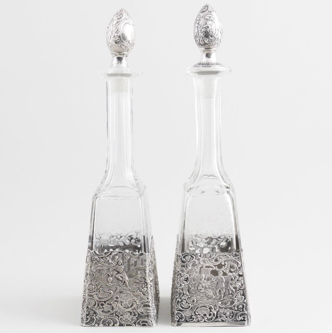Antiguo decantador alemán de bar de plata sobredorada y cristal grabado Alemán en venta