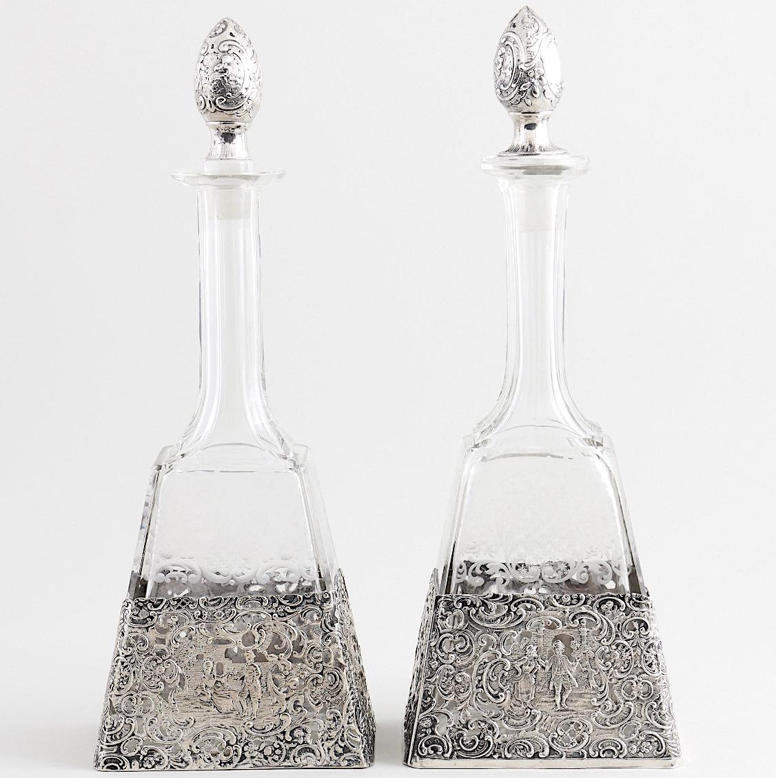Antiguo decantador alemán de bar de plata sobredorada y cristal grabado en venta 2