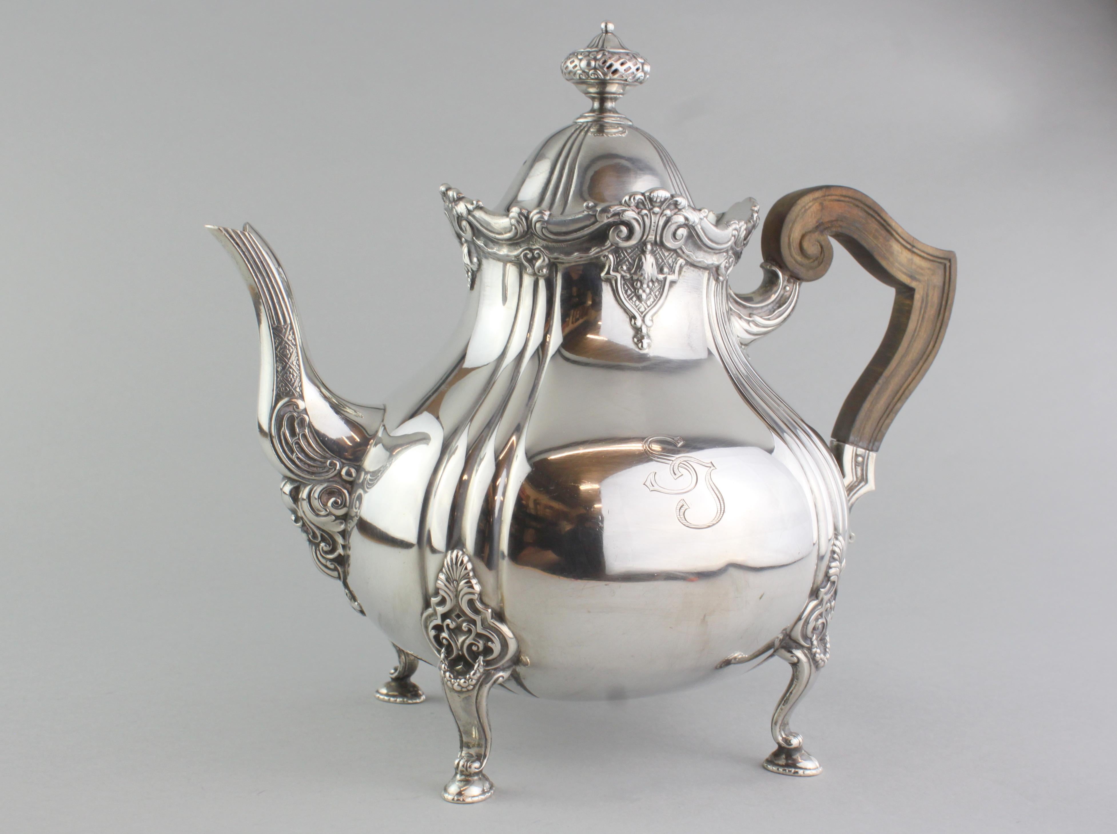Antique German silver teapot, by Carl Steyl
Maker: Carl Steyl
Made in Germany, circa 1910
Hallmarked 800/1000 silver.

Dimensions:
Size: 25 x 16 x 23 cm
Weight: 910 grams

Condition: Teapot has some surface wear, age related wear and rusted