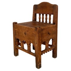 Antiker deutscher Sessel aus massivem Kiefernholz im römischen Stil, um 1820