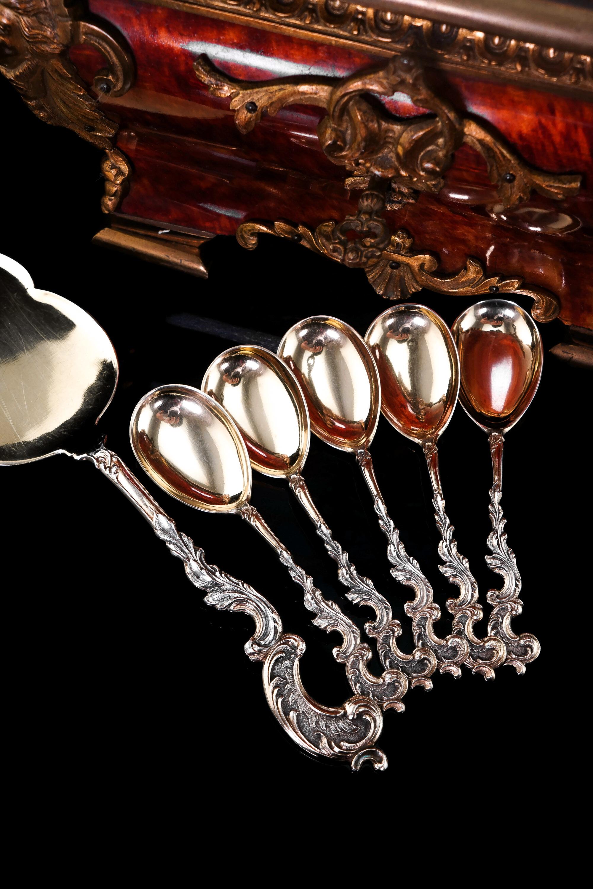 Antique German Solid Silver Icecream Server & Spoons in Rococo Style - c.1900 For Sale 10