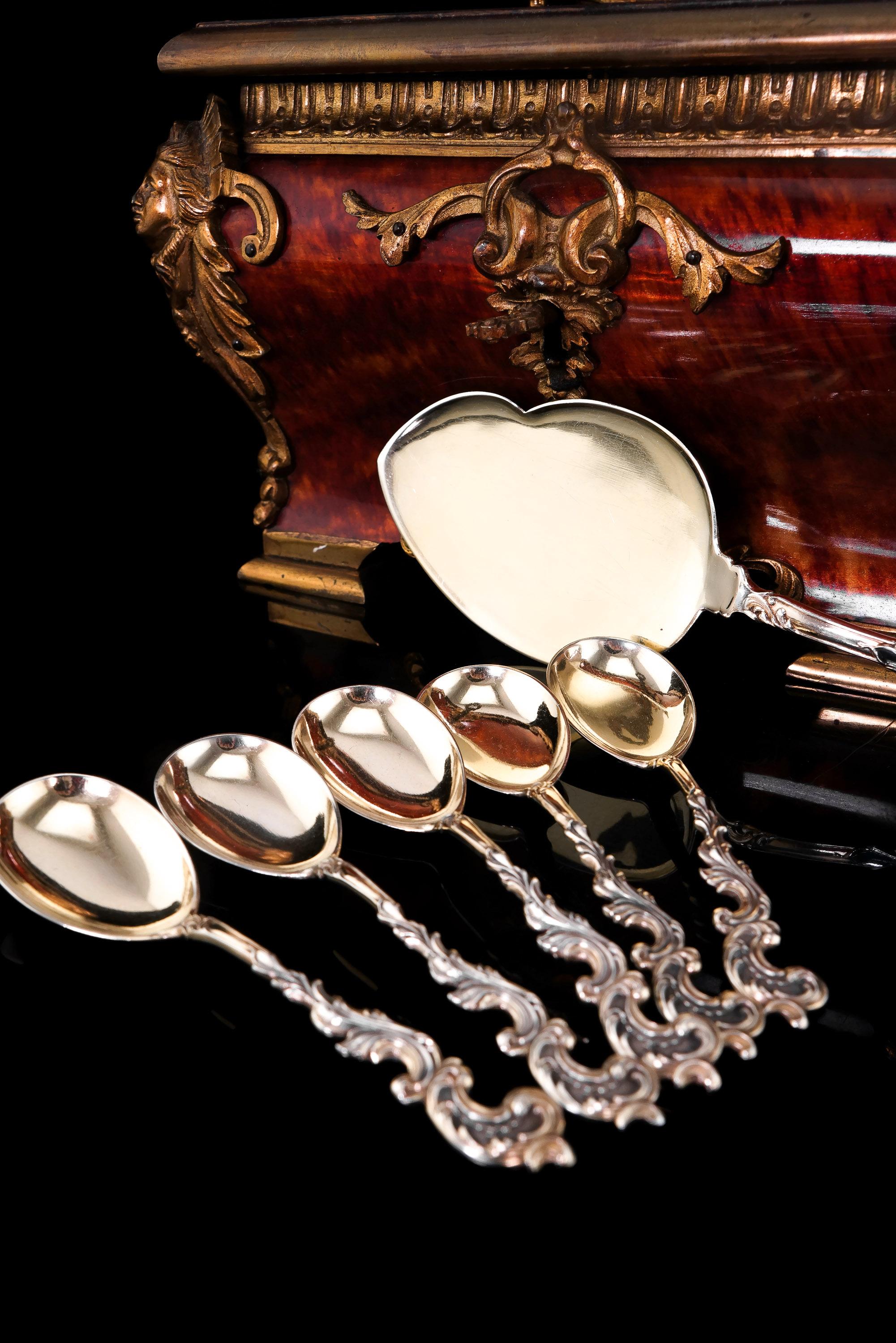 Antique German Solid Silver Icecream Server & Spoons in Rococo Style - c.1900 For Sale 1