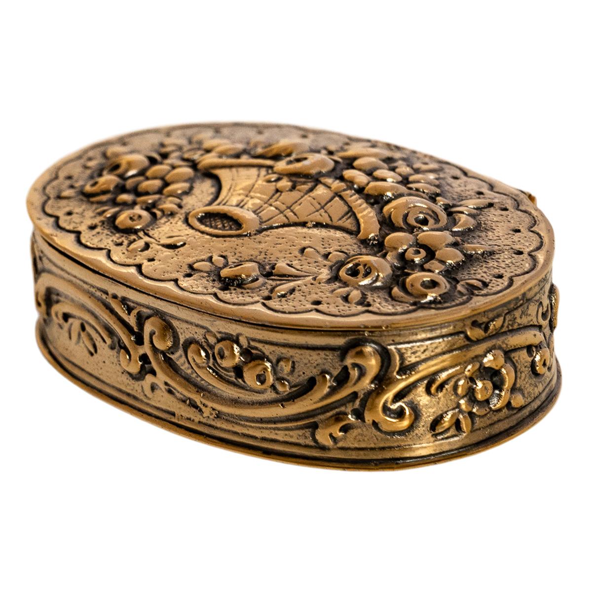 Antiguo estuche de rapé alemán de plata dorada con grabado floral 1880 en venta 2