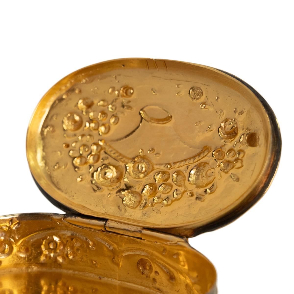 Antiguo estuche de rapé alemán de plata dorada con grabado floral 1880 en venta 5