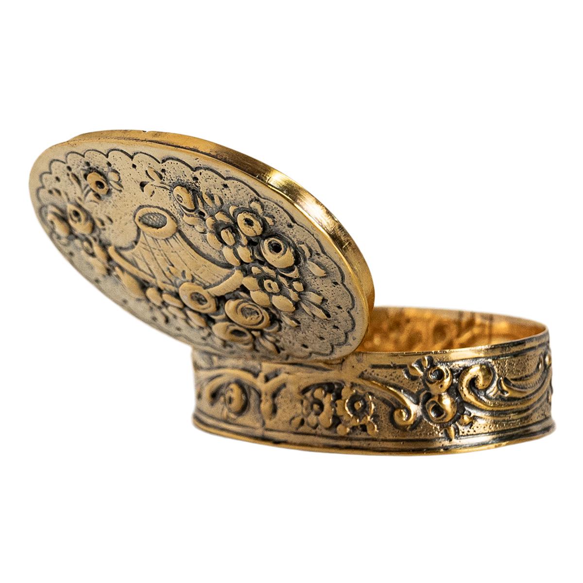 Antiguo estuche de rapé alemán de plata dorada con grabado floral 1880 en venta 7