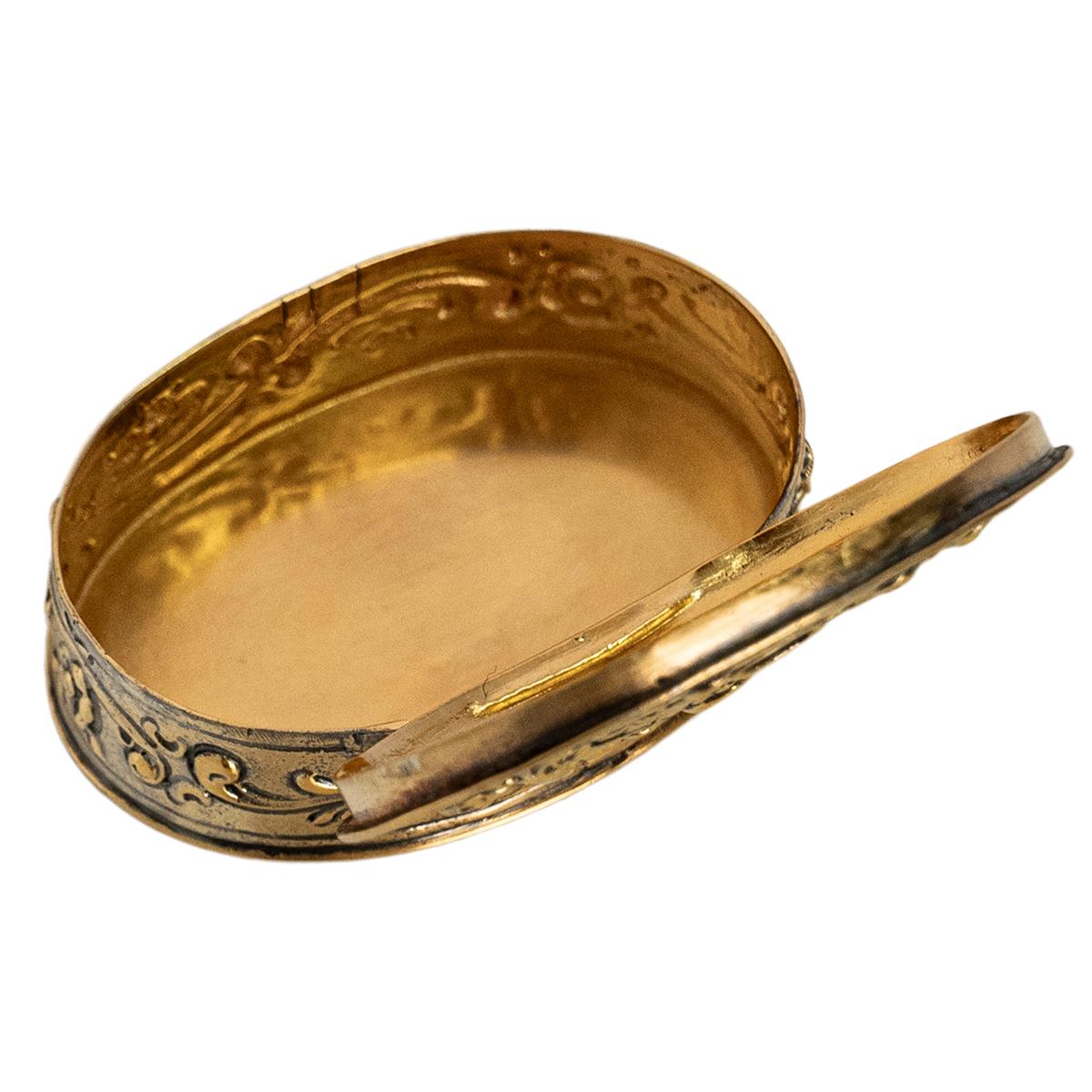 Antiguo estuche de rapé alemán de plata dorada con grabado floral 1880 en venta 8
