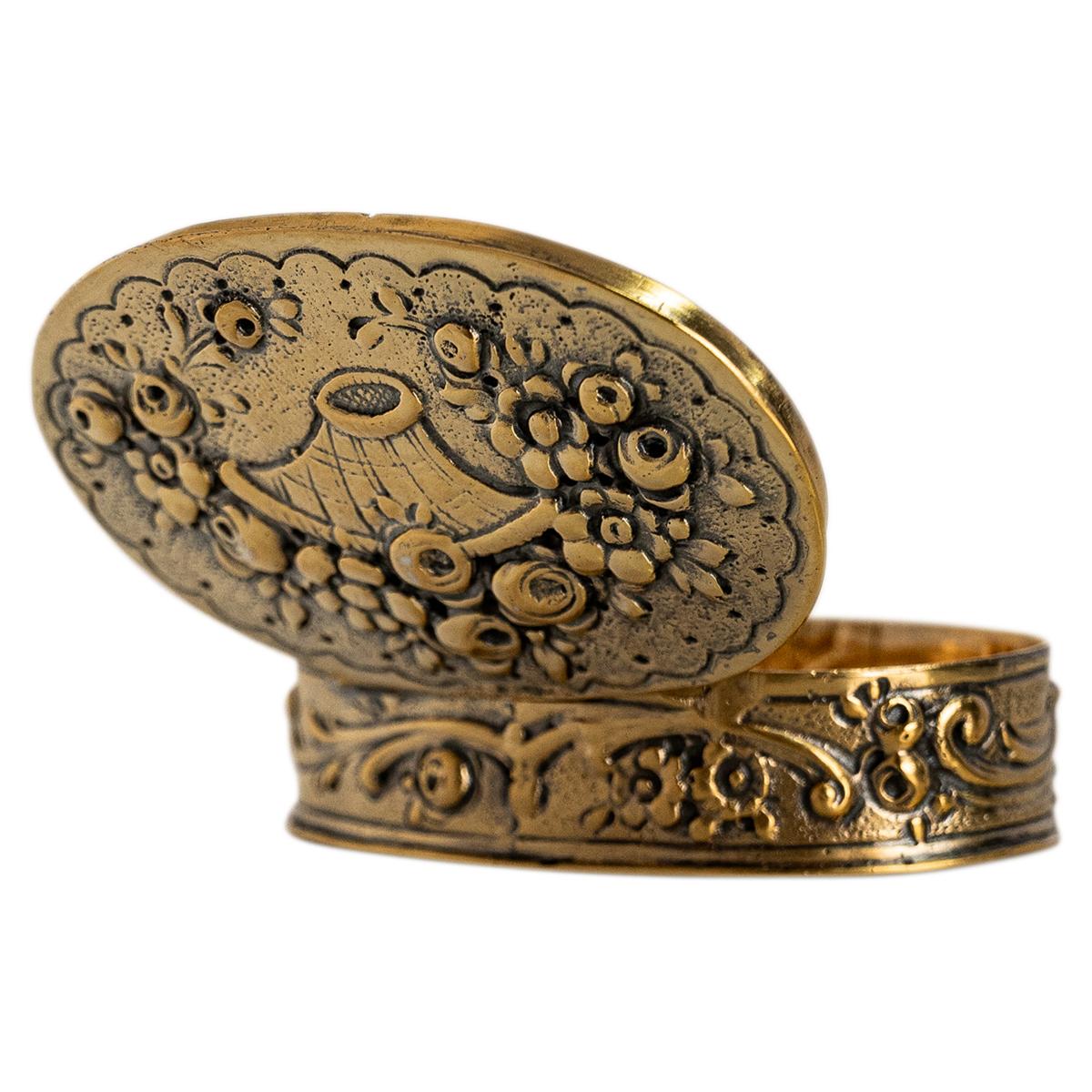 Antiguo estuche de rapé alemán de plata dorada con grabado floral 1880 en venta 9