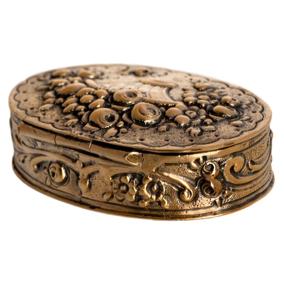 Antiguo estuche de rapé alemán de plata dorada con grabado floral 1880 Alemán en venta