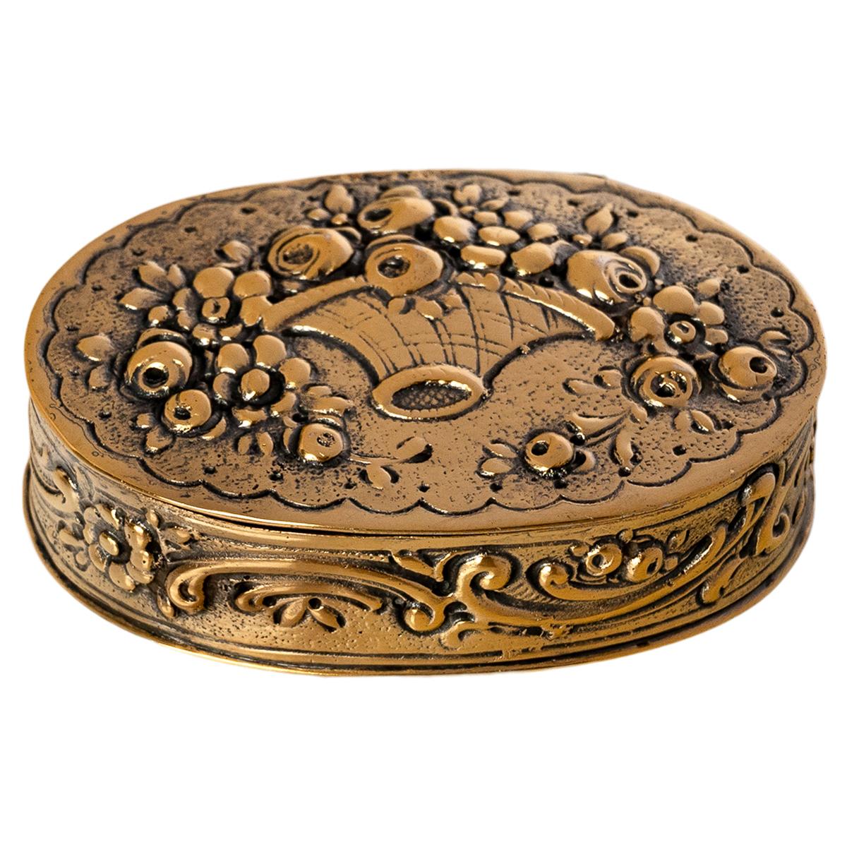 Antiguo estuche de rapé alemán de plata dorada con grabado floral 1880 en Bueno estado para la venta en Portland, OR