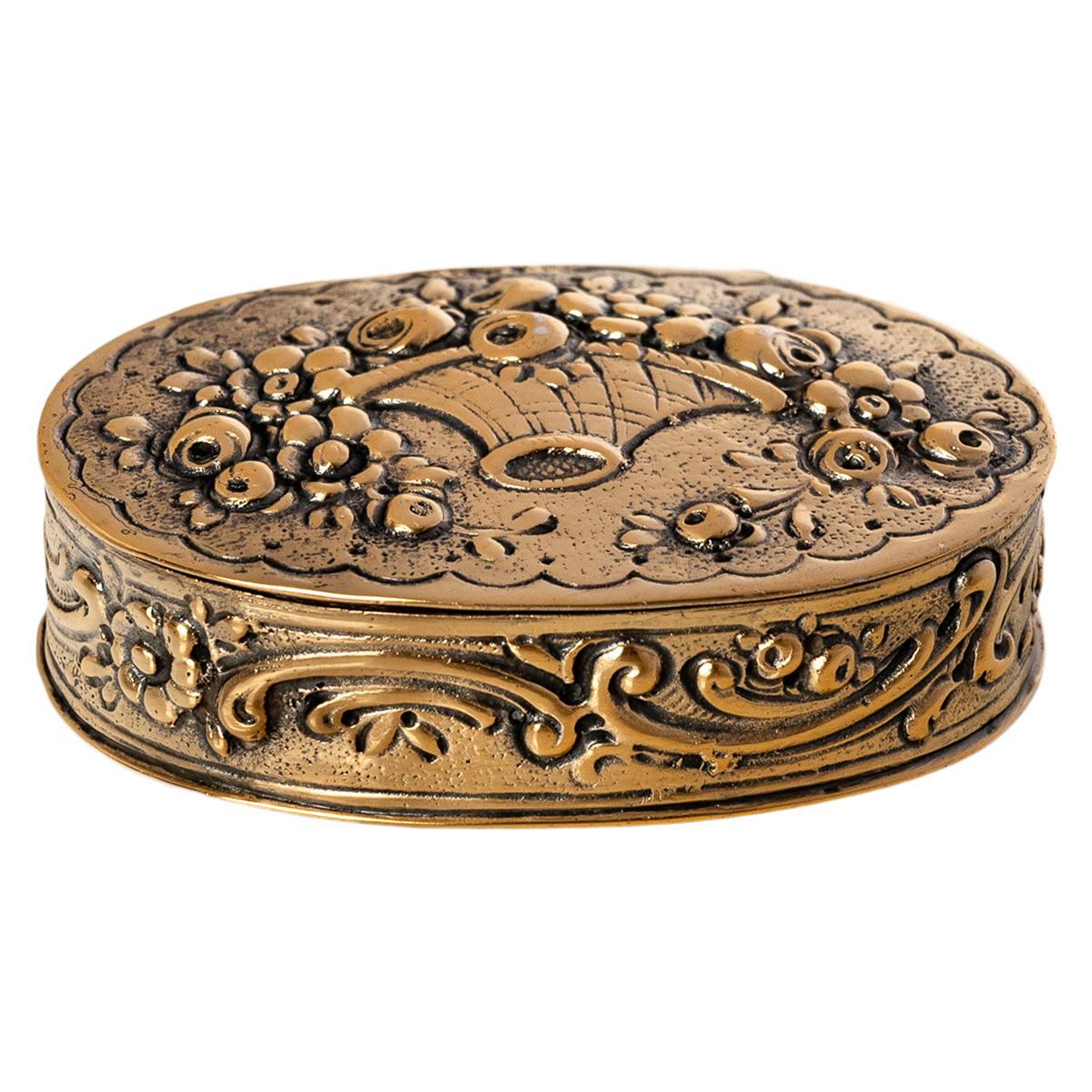 Antiguo estuche de rapé alemán de plata dorada con grabado floral 1880 Fines del siglo XIX en venta