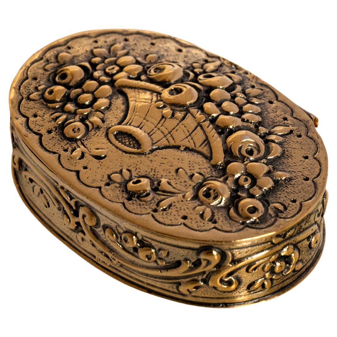 Antiguo estuche de rapé alemán de plata dorada con grabado floral 1880