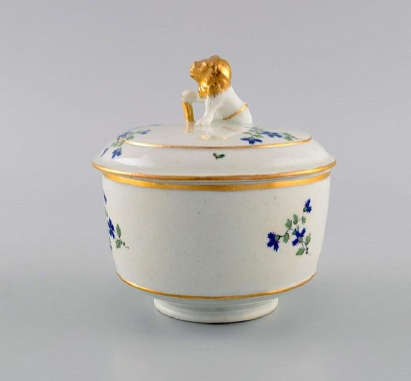 Antique German sugar bowl in hand-painted porcelain with flowers and gold edges. The lid knob is modelled as a lion. 19th century.
Measures: 11 x 10.7 cm.
In excellent condition.
Stamped.