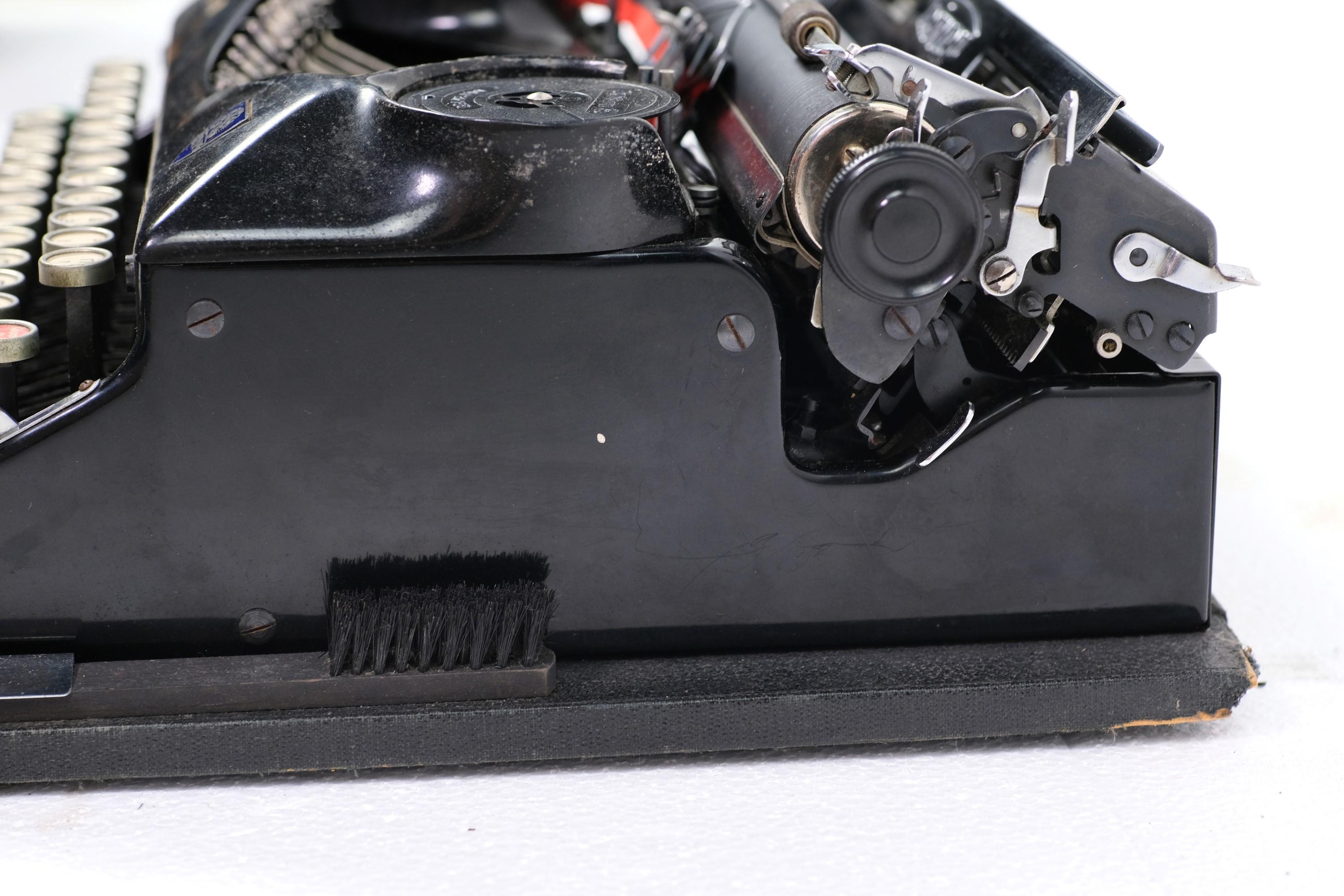 Steel Antique German Triumph Perfekt Black Typewriter Leather Case