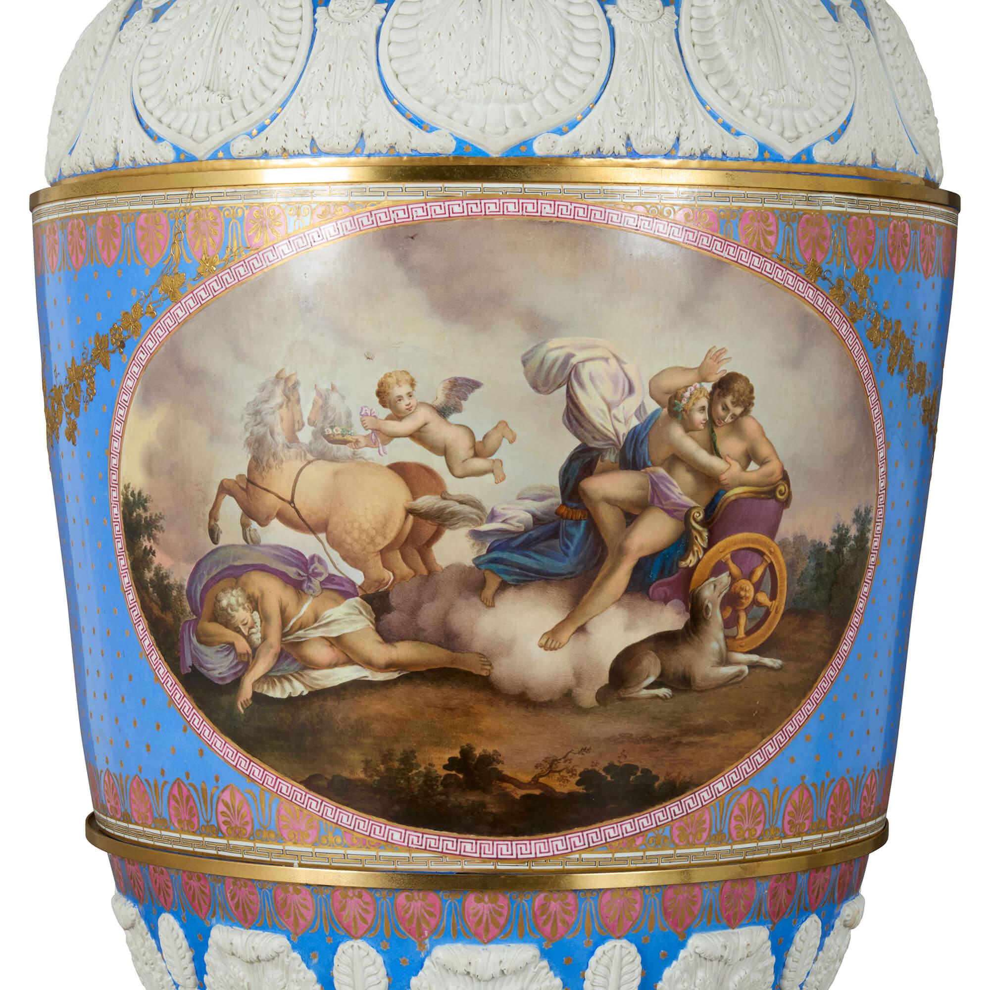 Cotto in fornace Antico vaso tedesco molto grande in porcellana dipinta in oro blu KPM Porcelain in vendita