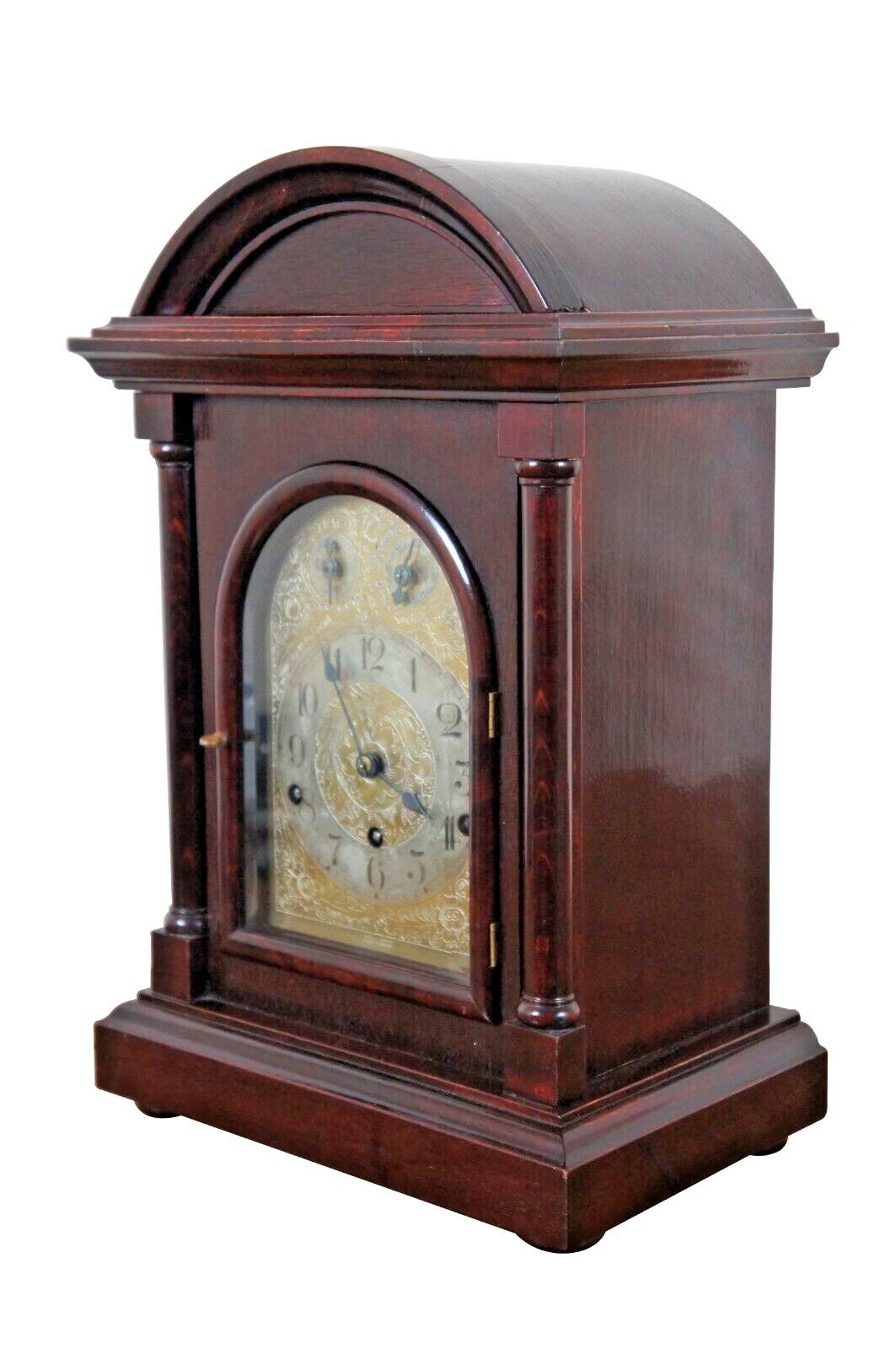 Néoclassique Horloge de cheminée allemande ancienne victorienne en acajou Westminster Kienzle Bracket  en vente