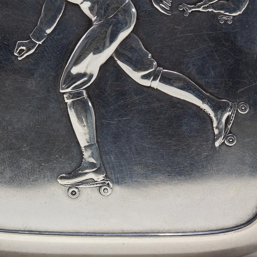 Ancien étui à cigarettes allemand WMF pour patins à roulettes en vente 2