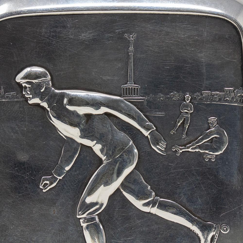 Ancien étui à cigarettes allemand WMF pour patins à roulettes en vente 1