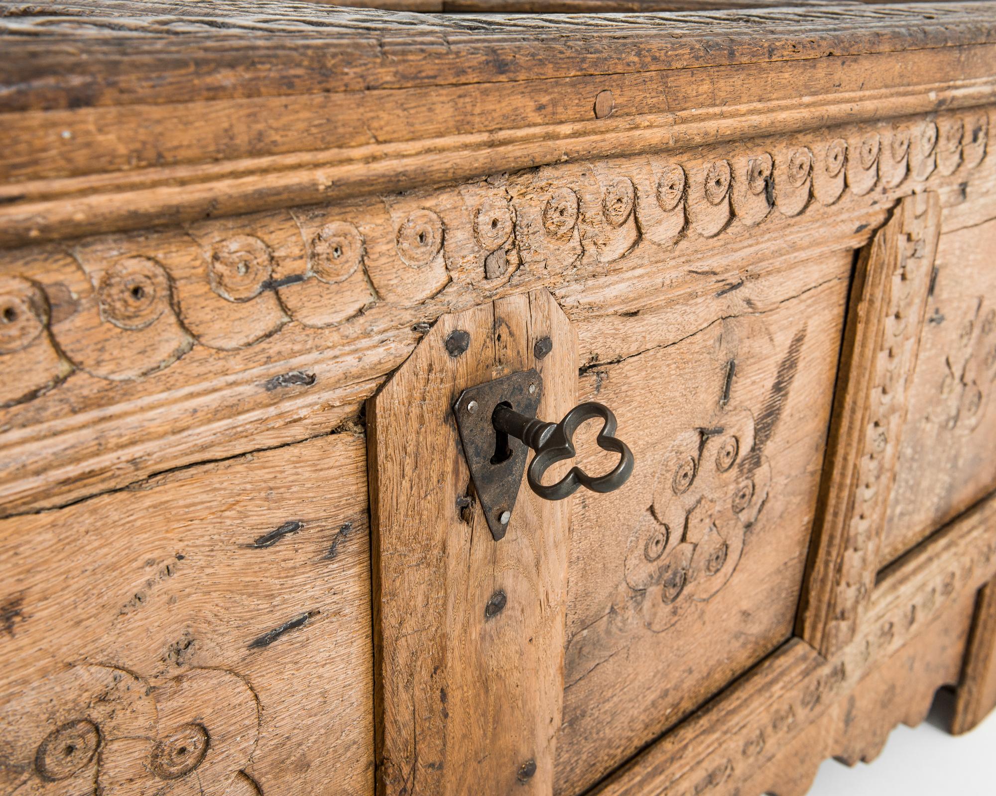 Antique German Wooden Trunk In Good Condition For Sale In High Point, NC