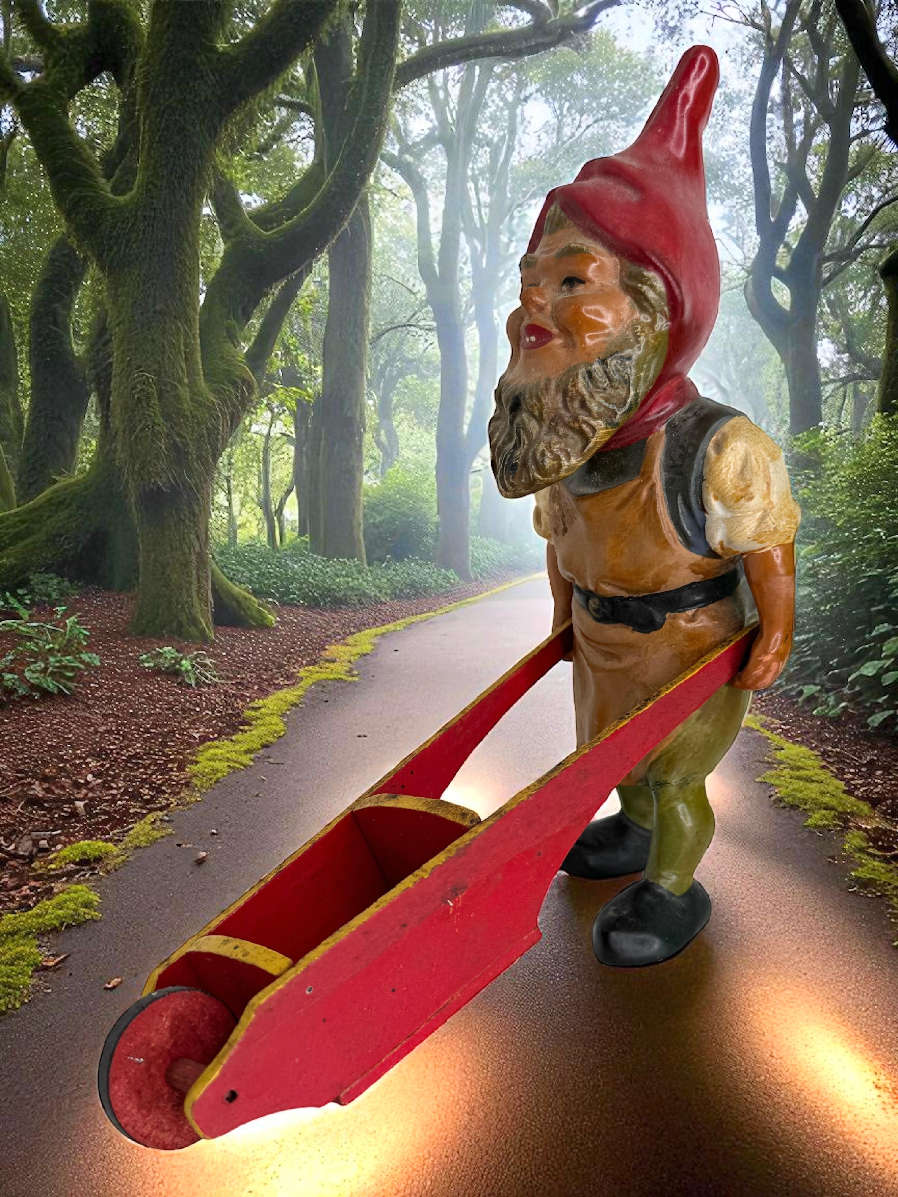 Ancienne statue allemande de nain de jardin avec brouette, 1910 ou plus ancienne en vente 4