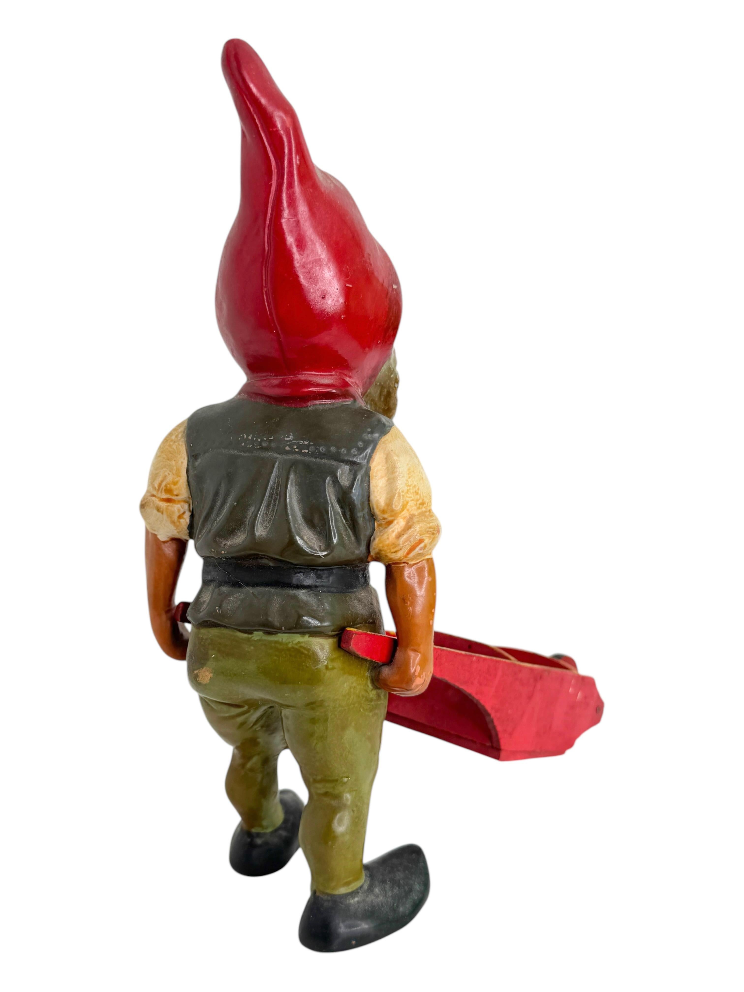 Mid-Century Modern Ancienne statue allemande de nain de jardin avec brouette, 1910 ou plus ancienne en vente
