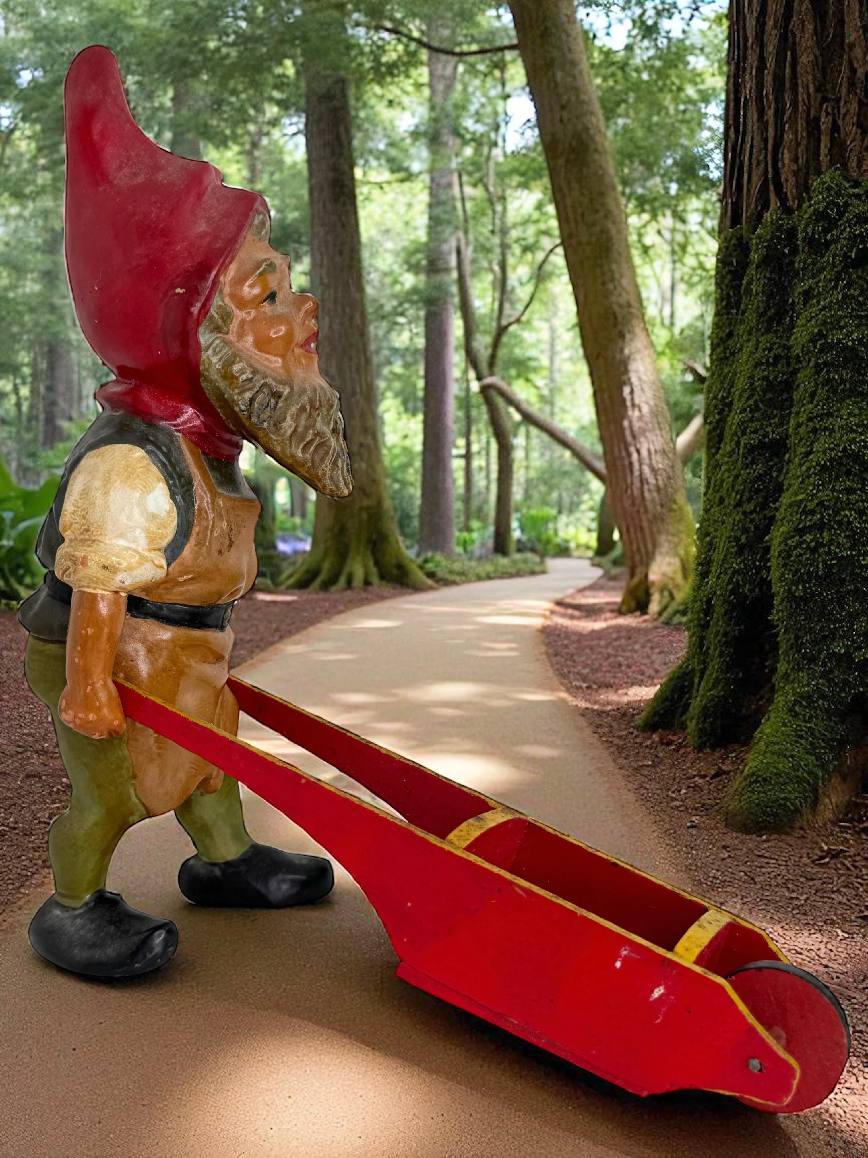 Ancienne statue allemande de nain de jardin avec brouette, 1910 ou plus ancienne en vente 1