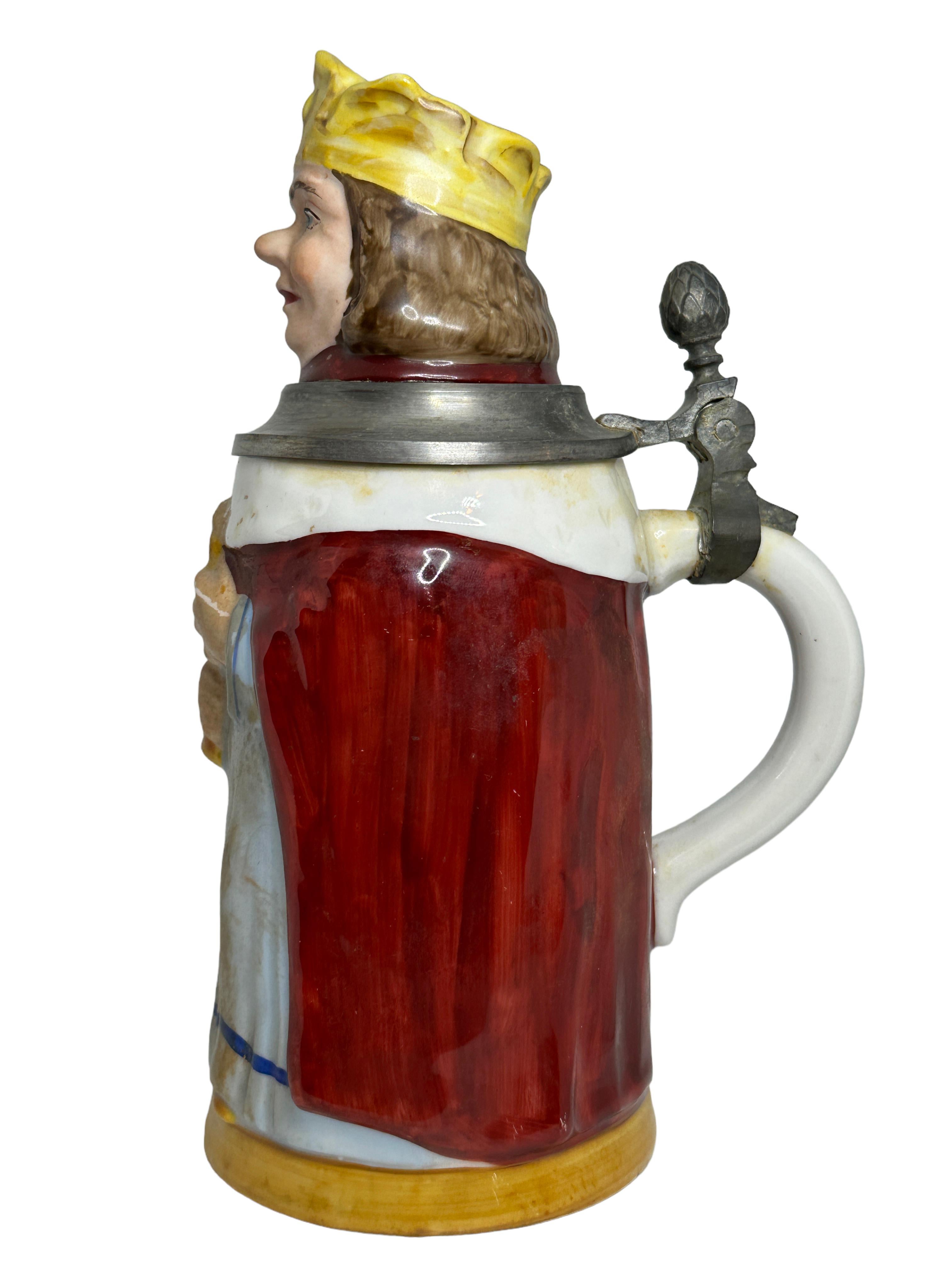 Ein prächtiger Bierkrug mit Charakter - King. Dieser Charakter Bierkrug wurde in Deutschland ca. 1930er Jahre oder älter gemacht, zugeschrieben E. Bohne, Thüringen Deutschland. Absolut wunderschönes Stück, handbemalt und immer noch in gutem Zustand.