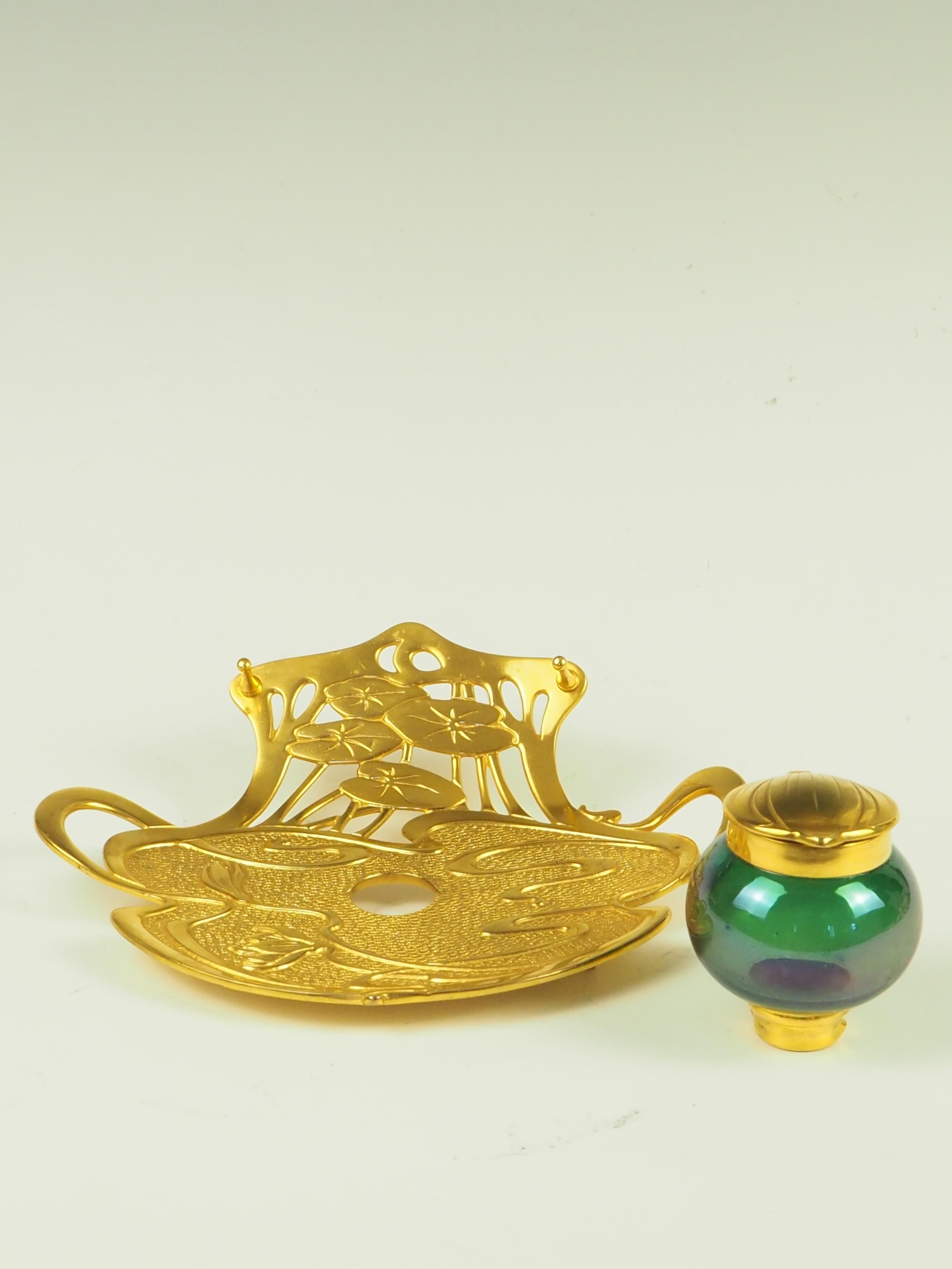Bronzo Antico calamaio viennese Geschutzt Art Nouveau in bronzo con vetro artistico in vendita