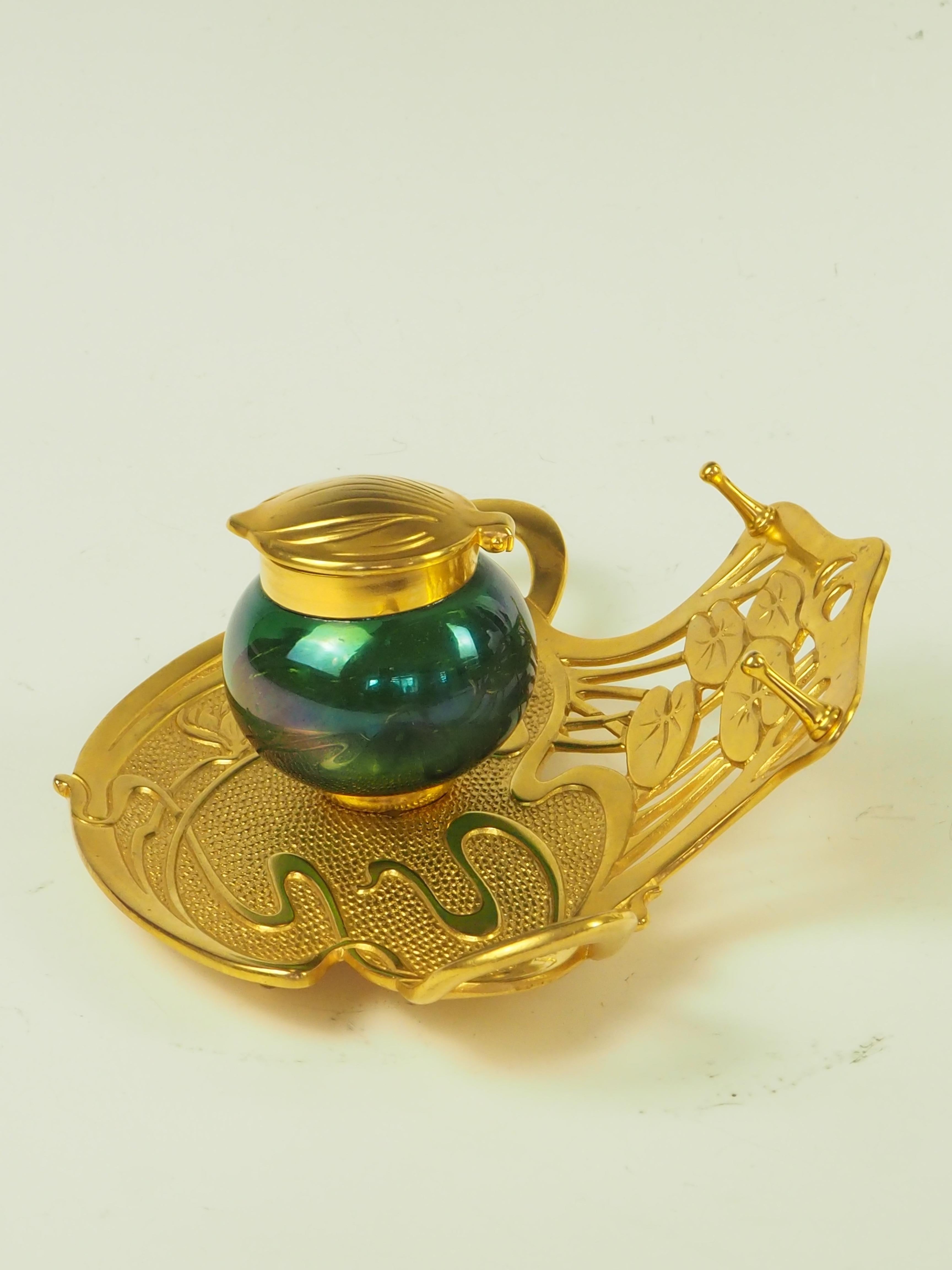 Antico calamaio viennese Geschutzt Art Nouveau in bronzo con vetro artistico in vendita 4