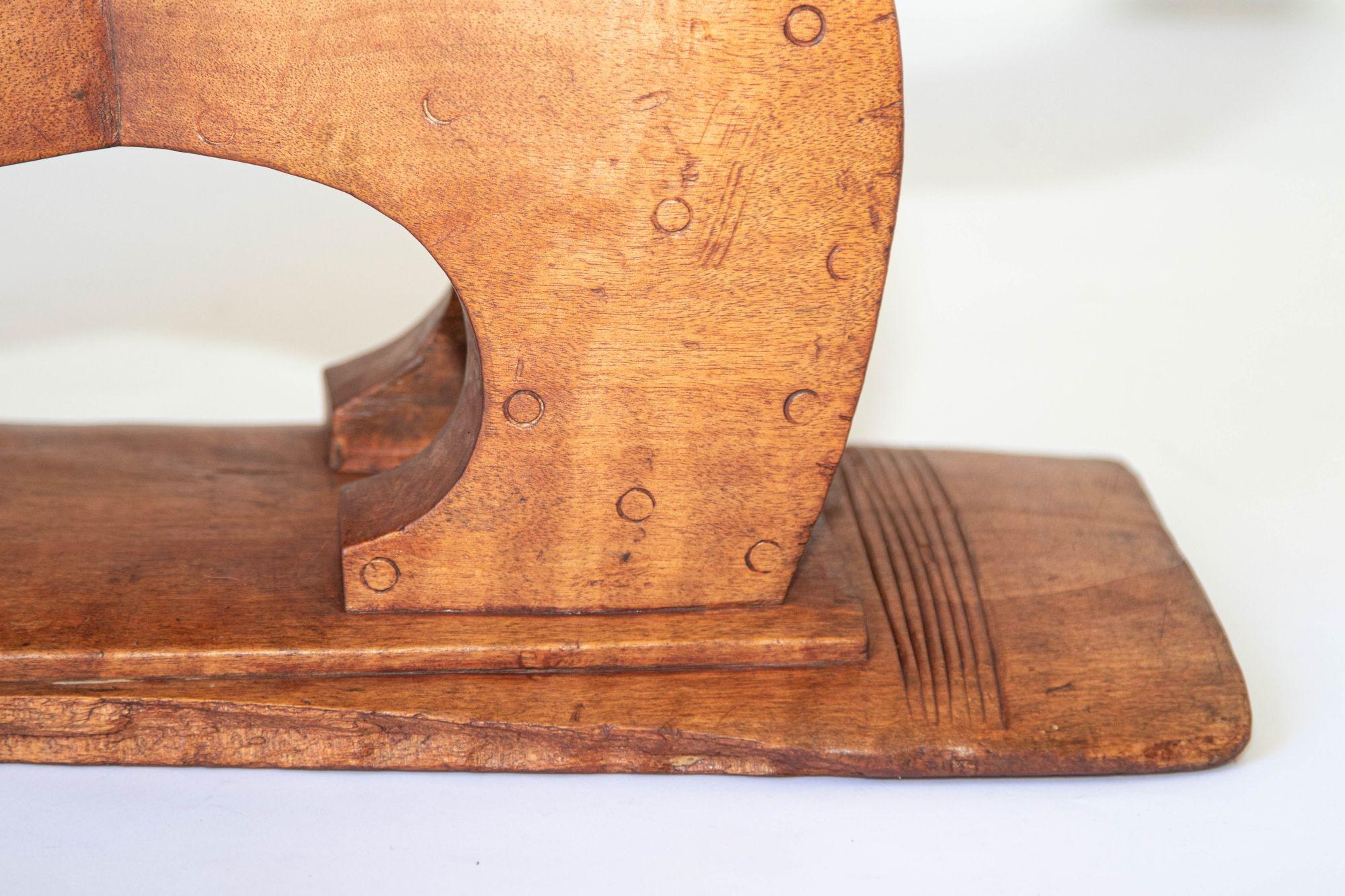 Antiguo Taburete Estilo Ashanti Ghanés con Leopardo Tallado, África en venta 2