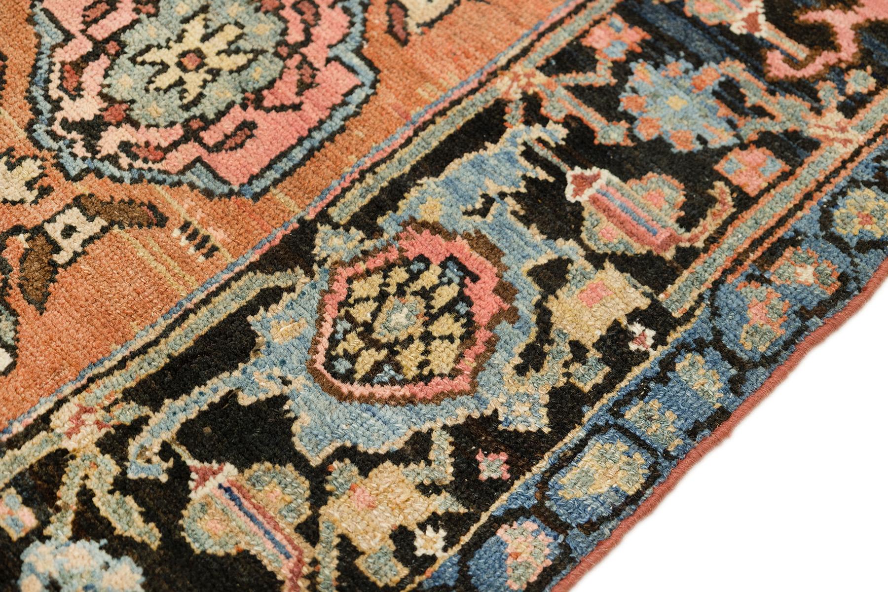 Antiker Gharajeh-Teppich, handgeknüpft, 6,7 × 4,9 Fuß - Rot, Marine & Blau (Frühes 20. Jahrhundert) im Angebot