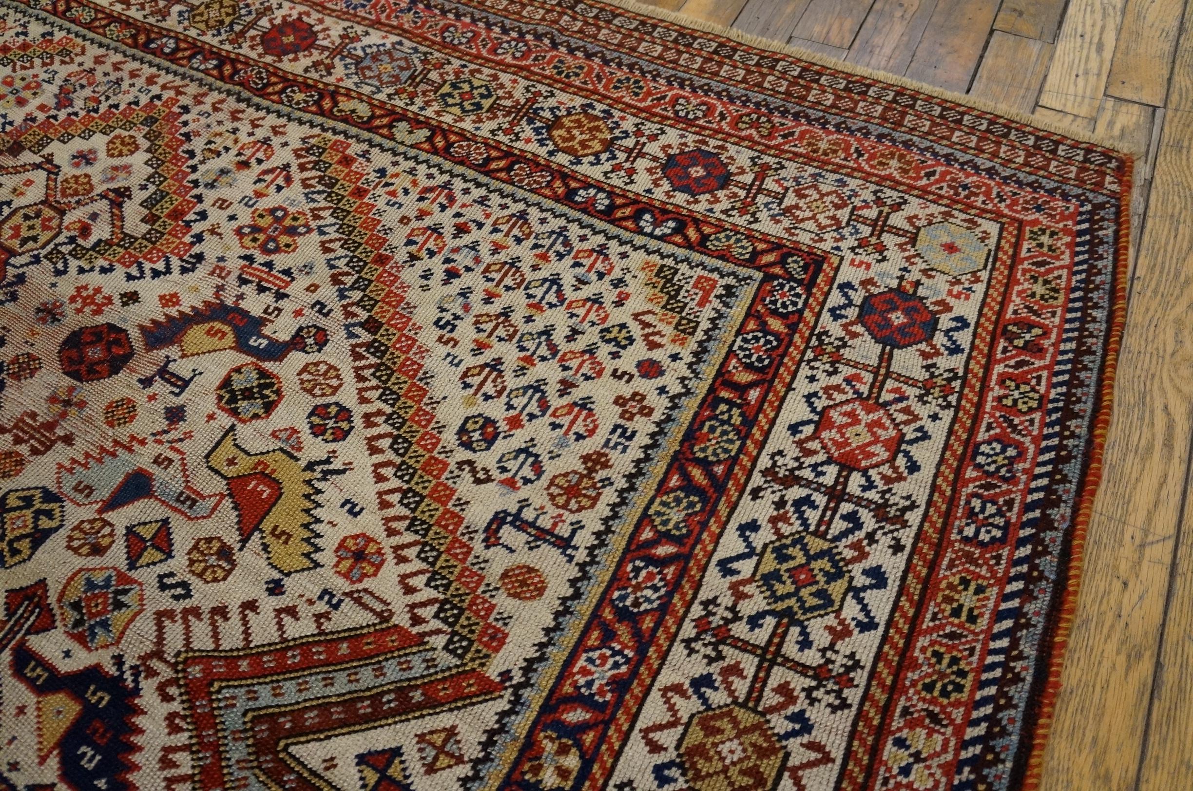 Tappeto a forma di uccello Ghashgaie Shekarlu persiano del XIX secolo
5'10