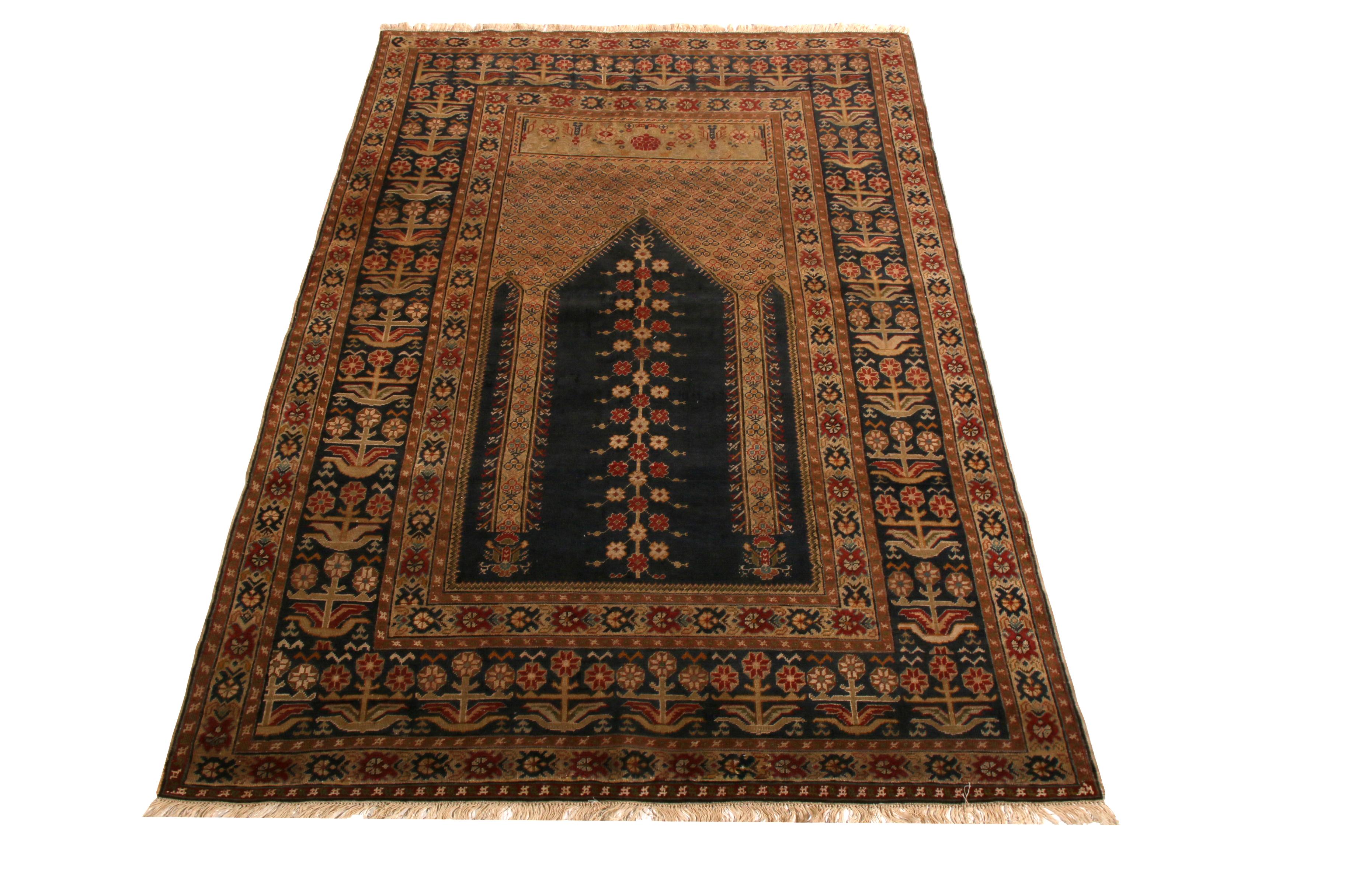 Dieser antike Teppich wurde zwischen 1880 und 1890 in der Türkei aus Wolle handgeknüpft und stammt aus der Region Ghiordes im ehemaligen Anatolien, die unter den klassischen und traditionellen Teppichfamilien für ihre Handwerkskunst bekannt ist. Mit