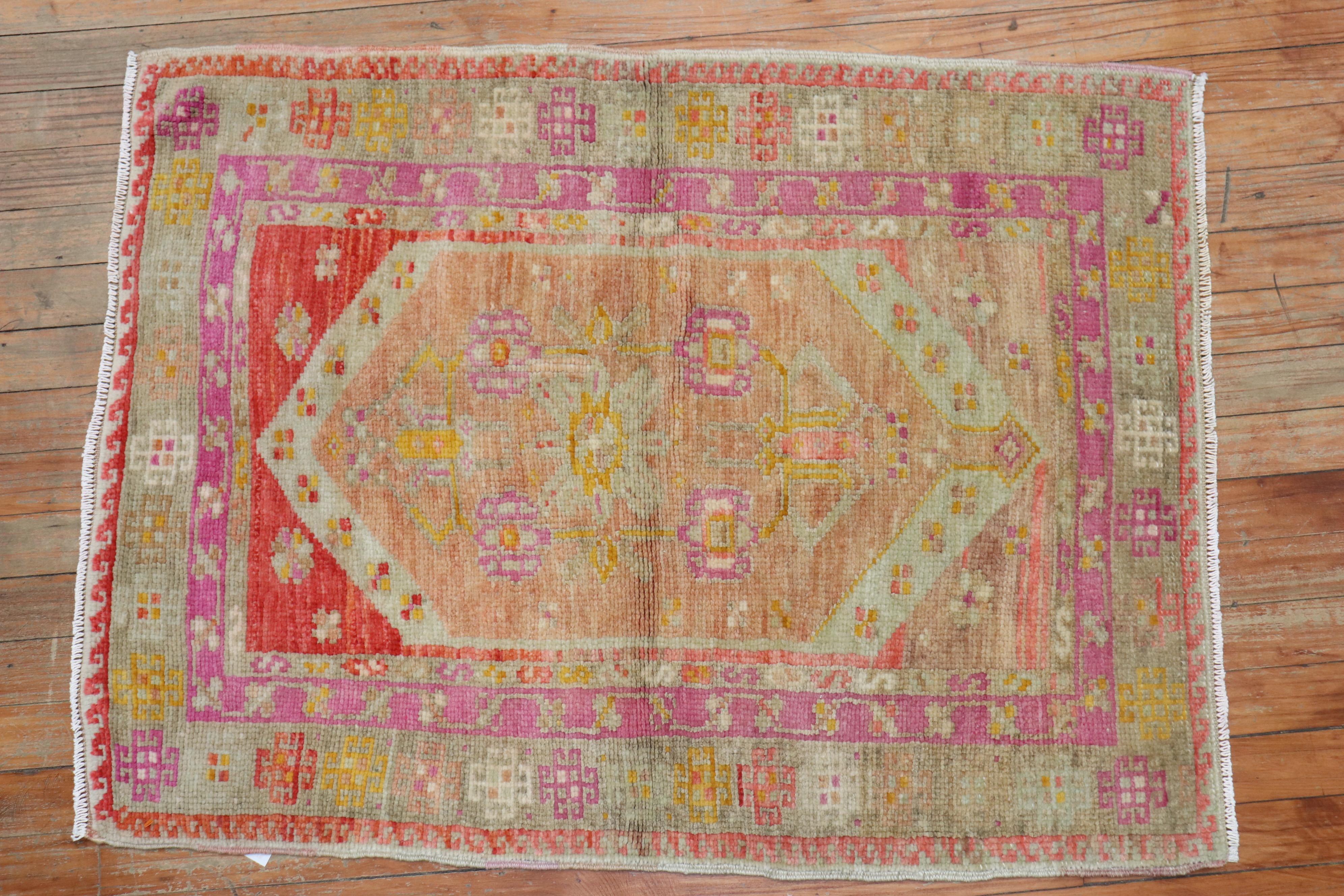 Antique Ghiordes Rug In Good Condition For Sale In New York, NY