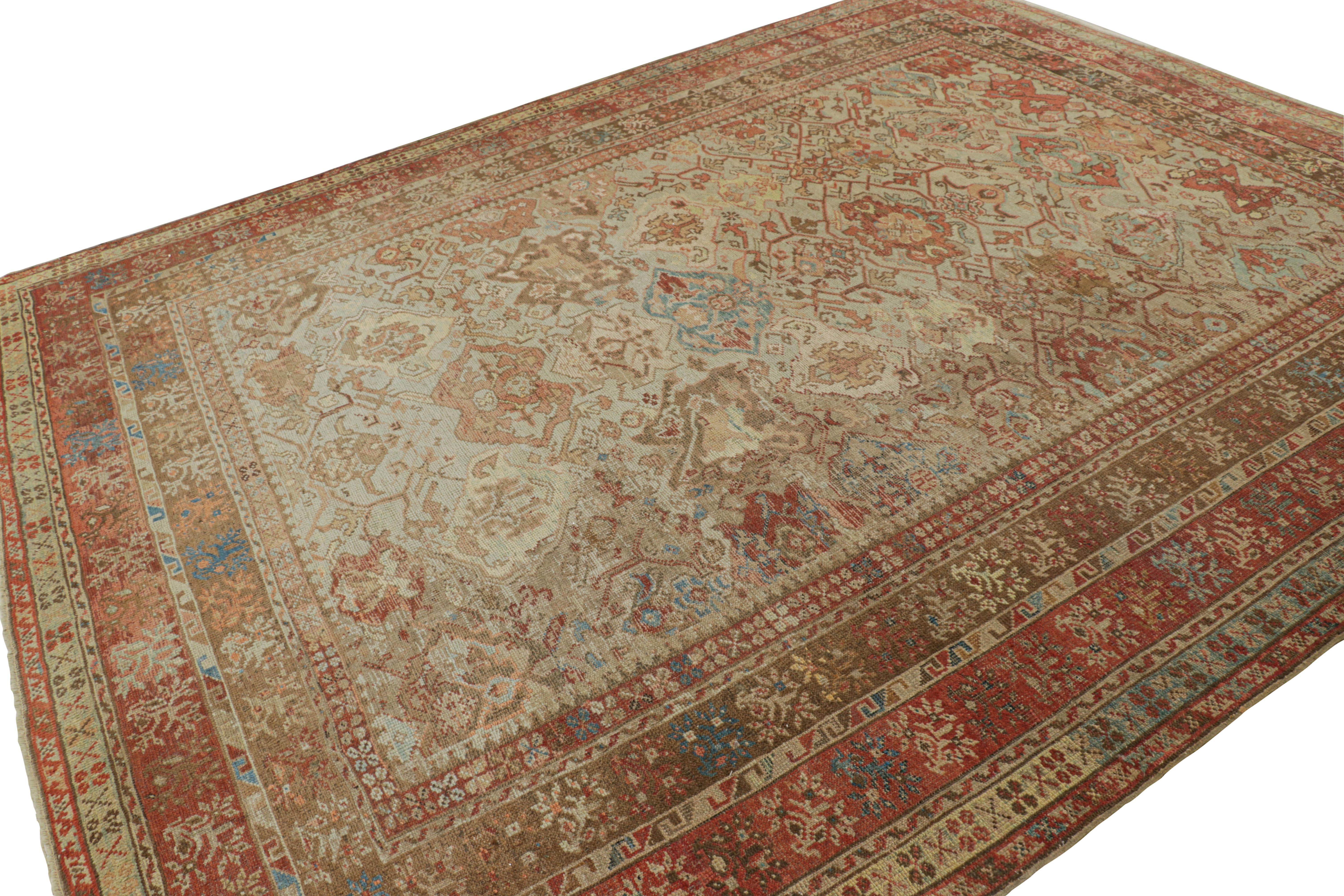 Noué à la main Tapis Ghiordes antique à motifs floraux beiges, rouges et bleus de Rug & Kilim en vente
