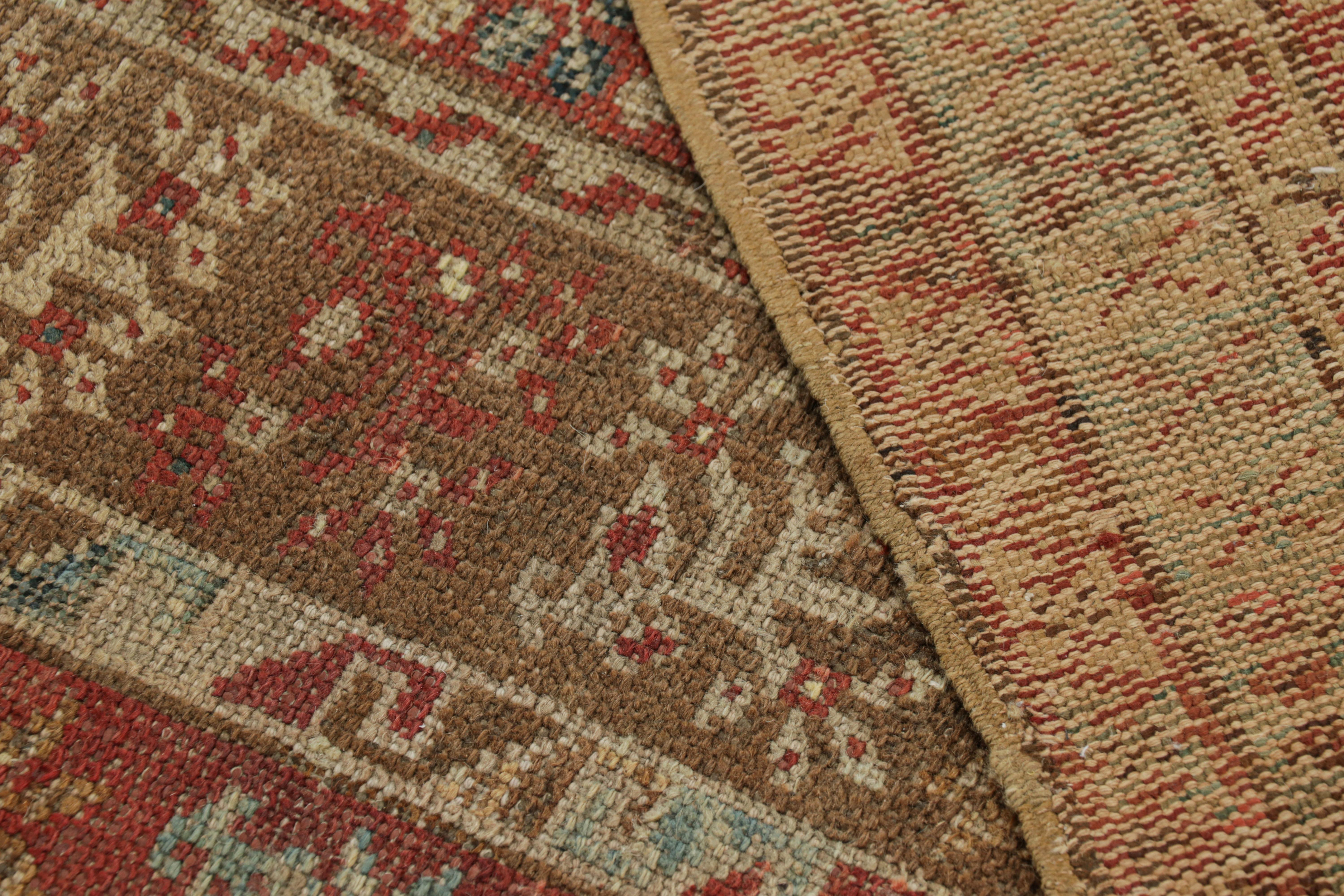 Tapis Ghiordes antique à motifs floraux beiges, rouges et bleus de Rug & Kilim en vente 1