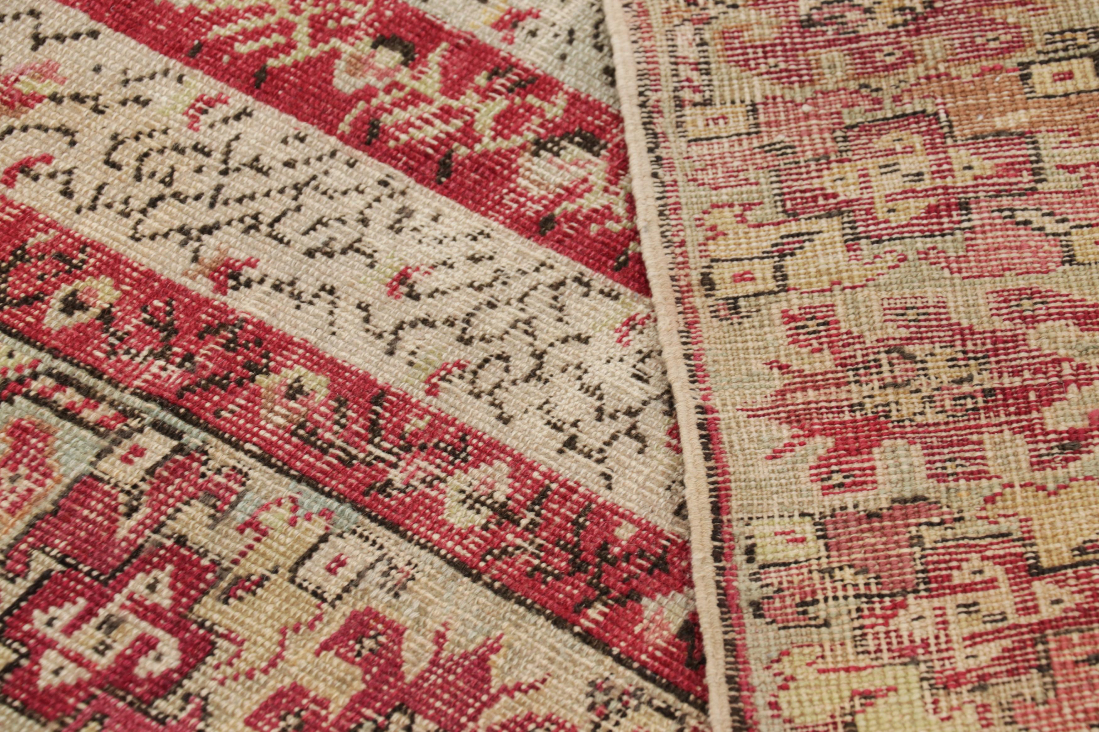 Antico tappeto Ghiordes con strisce policrome e motivi floreali - Rug & Kilim in vendita 1