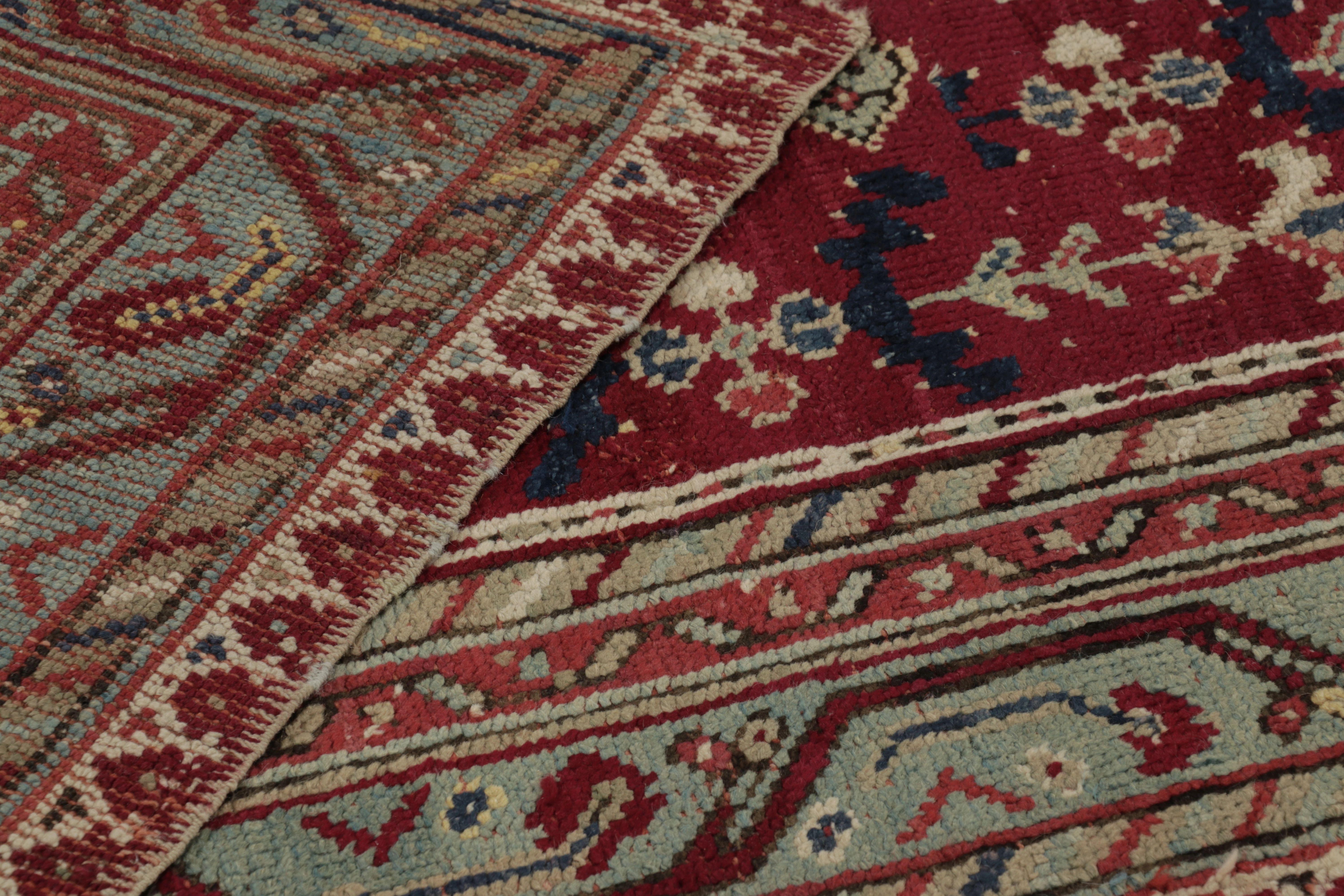 Tappeto antico Ghiordes Runner, rosso ricco con densi motivi floreali - Rug & Kilim in vendita 1