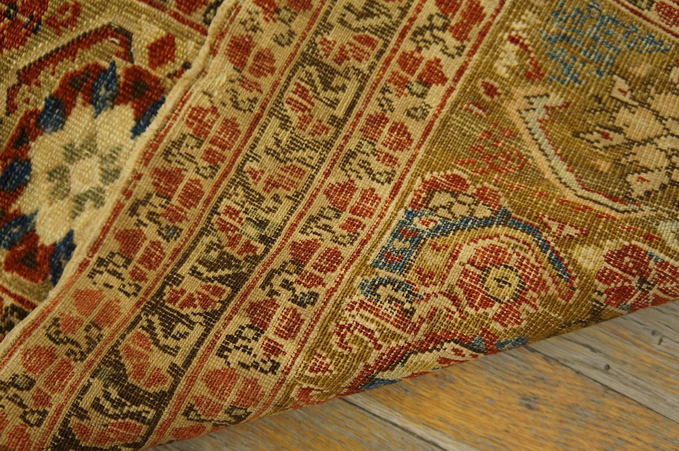 Mid 18th Century Turkish Ghiordes Prayer Carpet ( 3' 10' x 5' - 117 x 153 cm) For Sale 5