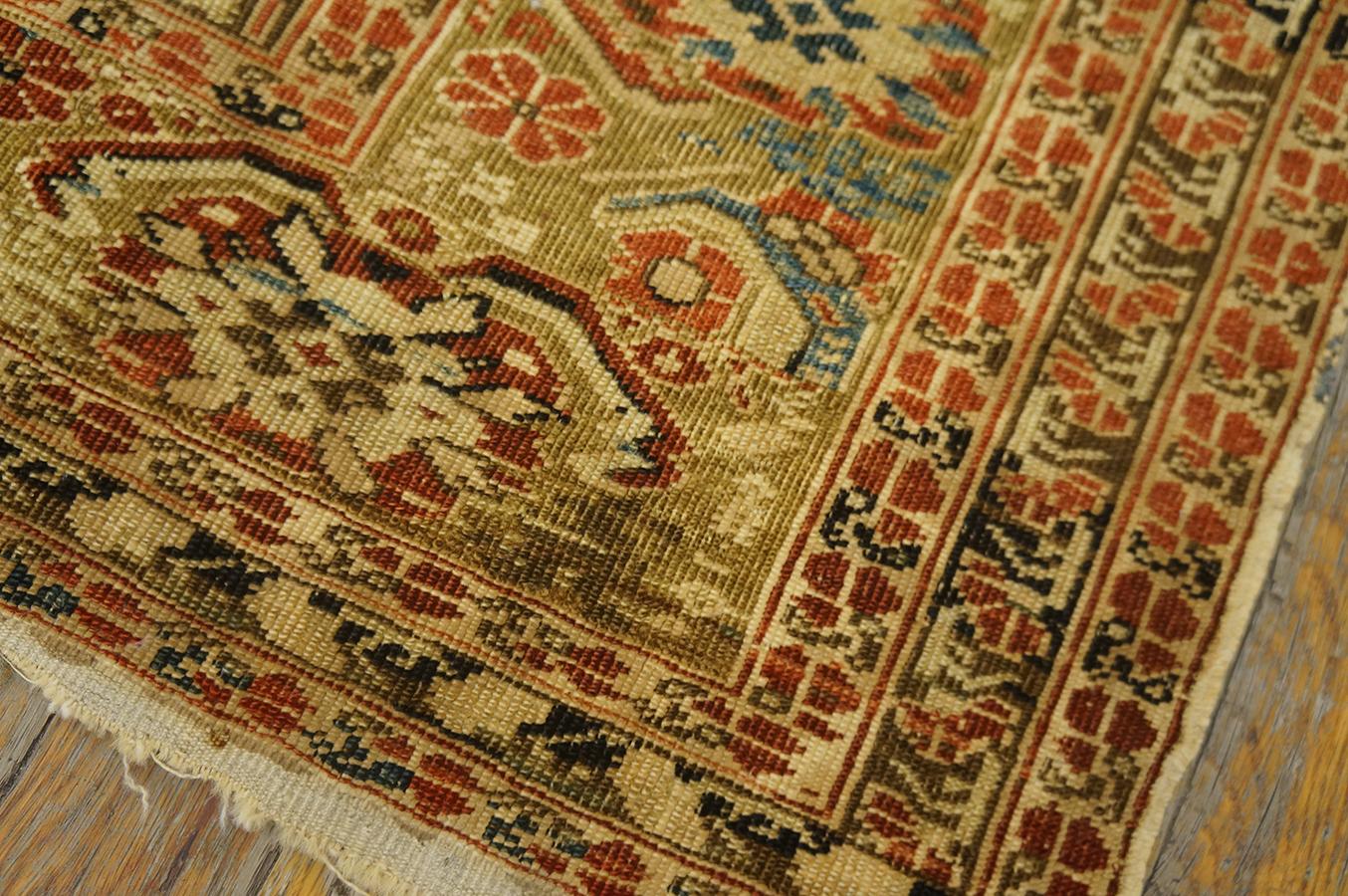 Türkischer Ghiordes-Gebetteppich aus der Mitte des 18. Jahrhunderts ( 3' 10' x 5' - 117 x 153 cm) im Angebot 2
