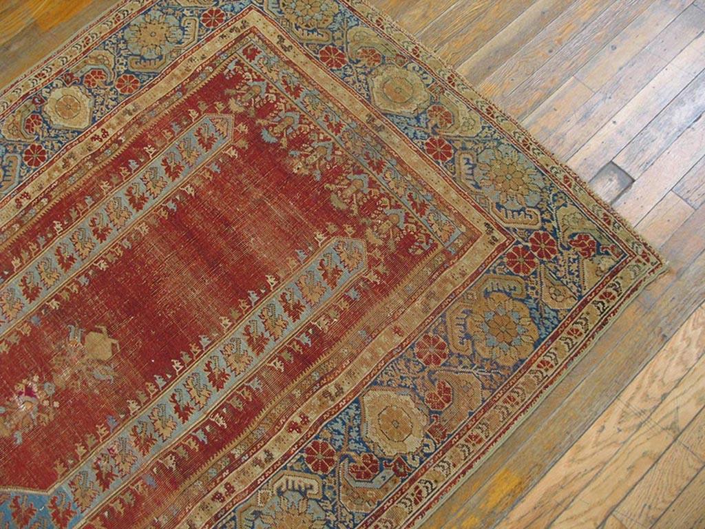 Türkischer Ghiordes Gebetsteppich aus der Mitte des 18. Jahrhunderts ( 4' x 6' -  122 x 183 )  im Angebot 1