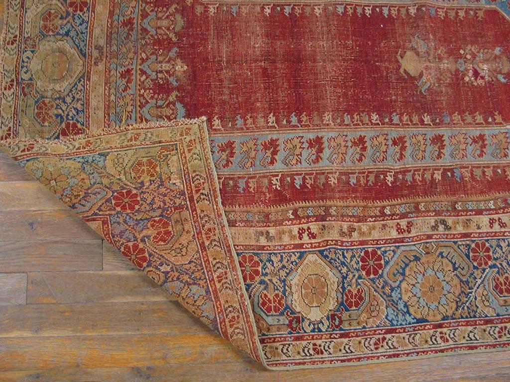 Mid 18th Century Turkish Ghiordes Prayer Carpet ( 4' x 6' -  122 x 183 )  For Sale 1