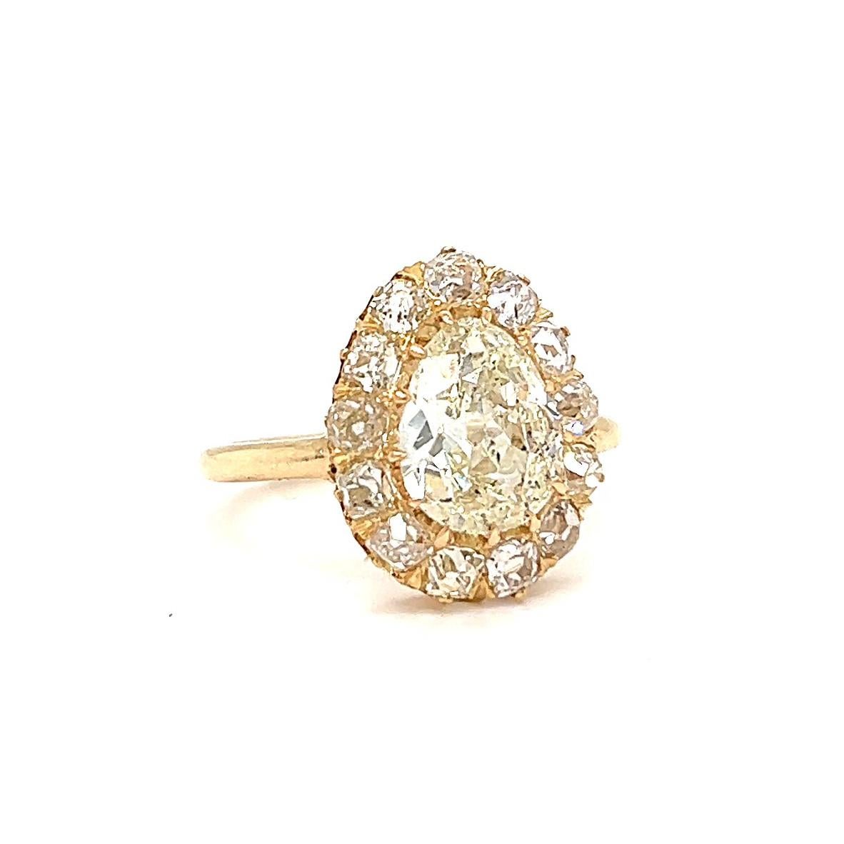 Antique GIA 1.91 Carats Pear Shape Cut Diamond Yellow Gold Ring In Excellent Condition In Beverly Hills, CA