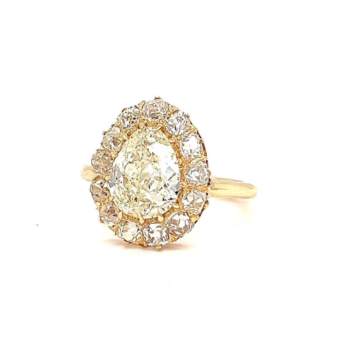 Women's or Men's Antique GIA 1.91 Carats Pear Shape Cut Diamond Yellow Gold Ring