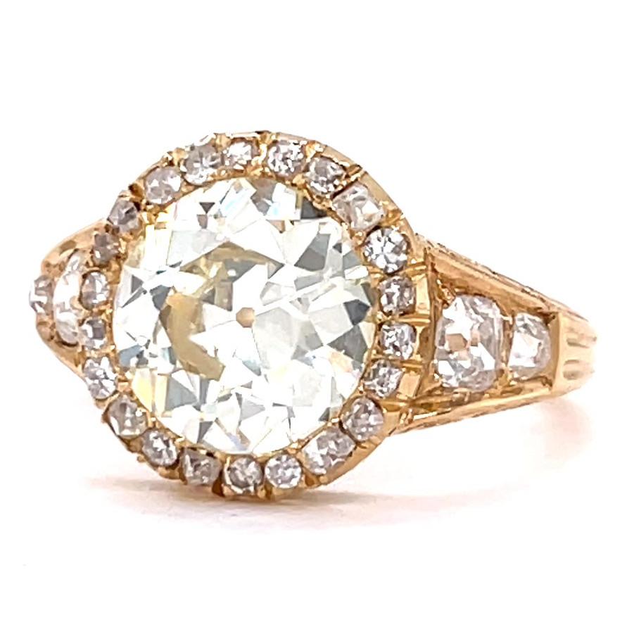 Antique GIA 3.01 Carat Circular Brilliant Cut Diamond 18 Karat Gold Cluster Ring In Excellent Condition In Beverly Hills, CA