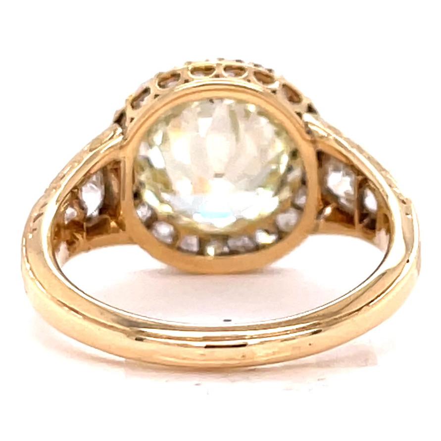Women's or Men's Antique GIA 3.01 Carat Circular Brilliant Cut Diamond 18 Karat Gold Cluster Ring
