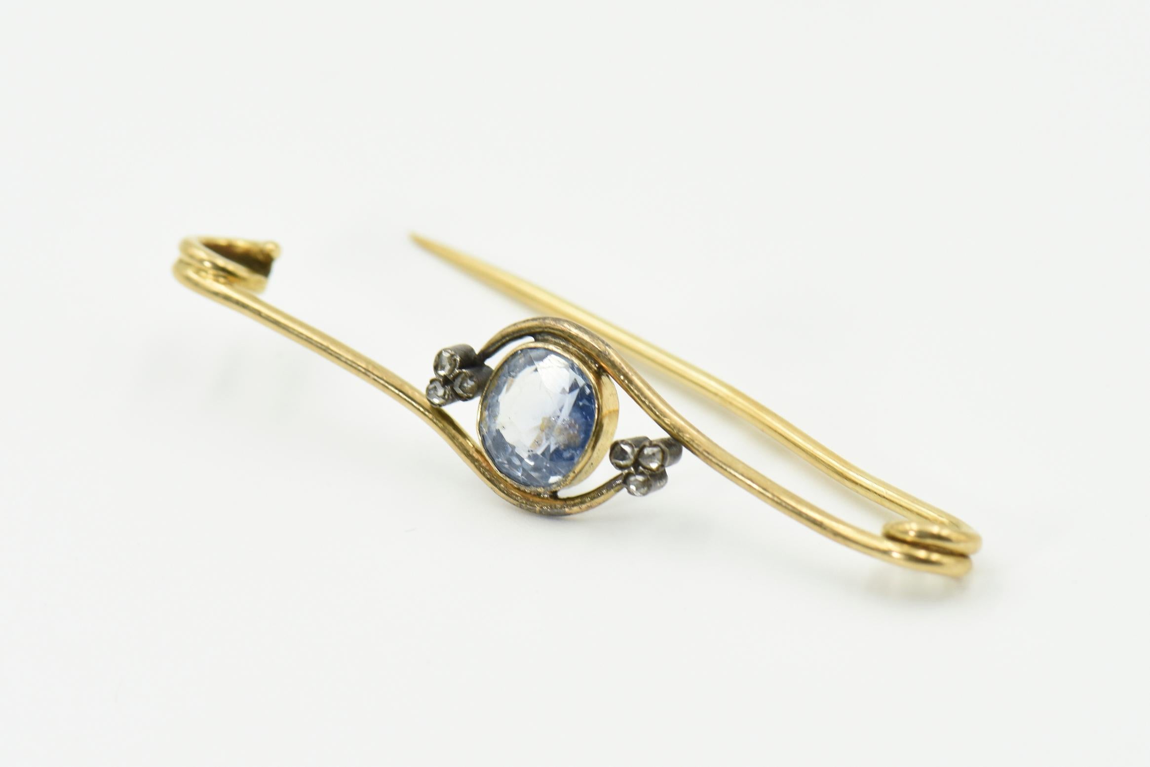 Antique GIA No Heat Sapphire and Rose Cut Diamond Gold Bar Brooch In Good Condition For Sale In Miami Beach, FL
