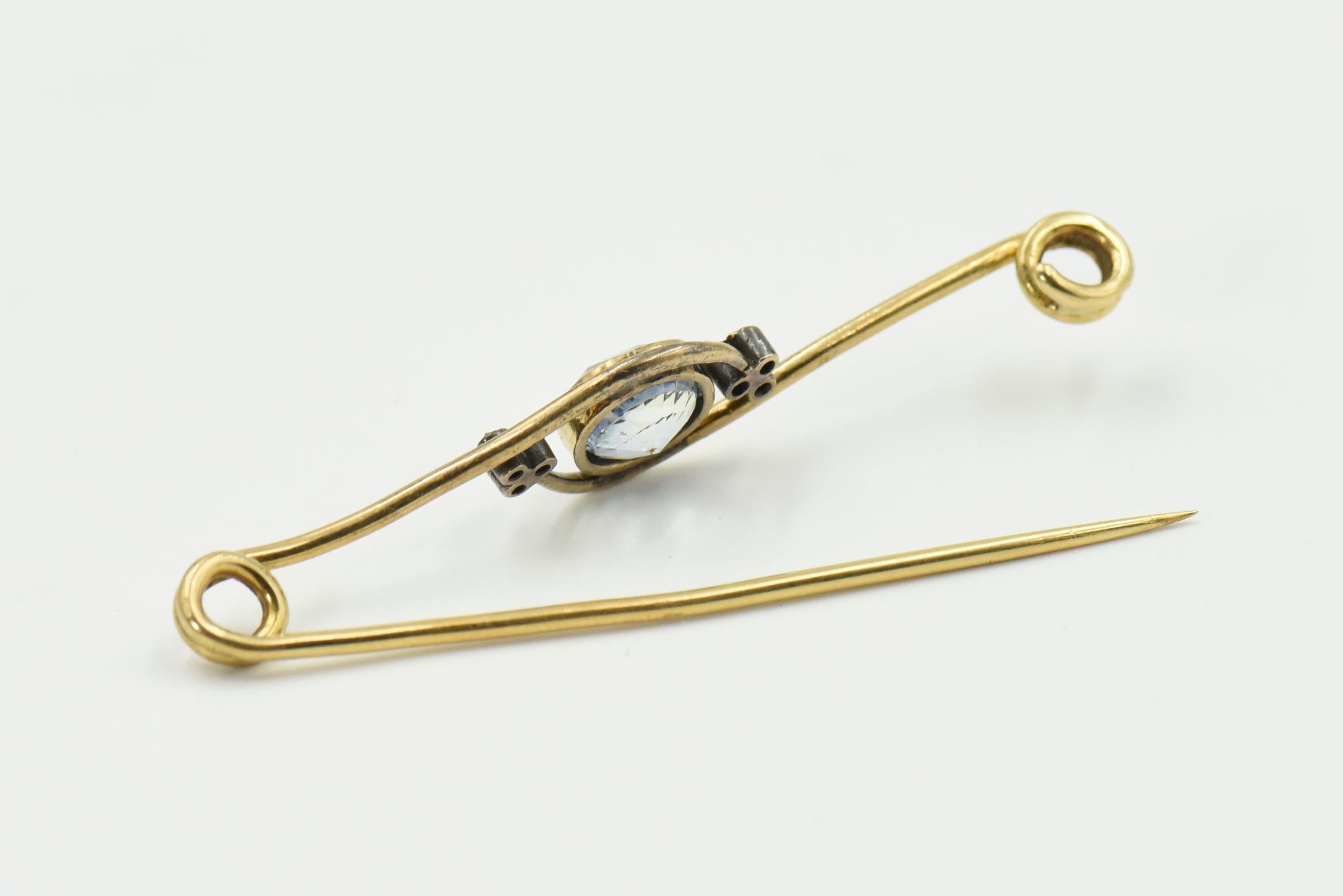 Women's or Men's Antique GIA No Heat Sapphire and Rose Cut Diamond Gold Bar Brooch For Sale
